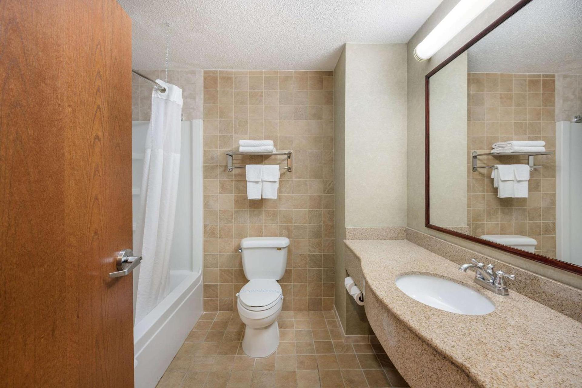 Quality Inn & Suites Fishkill South near I-84 photo 16