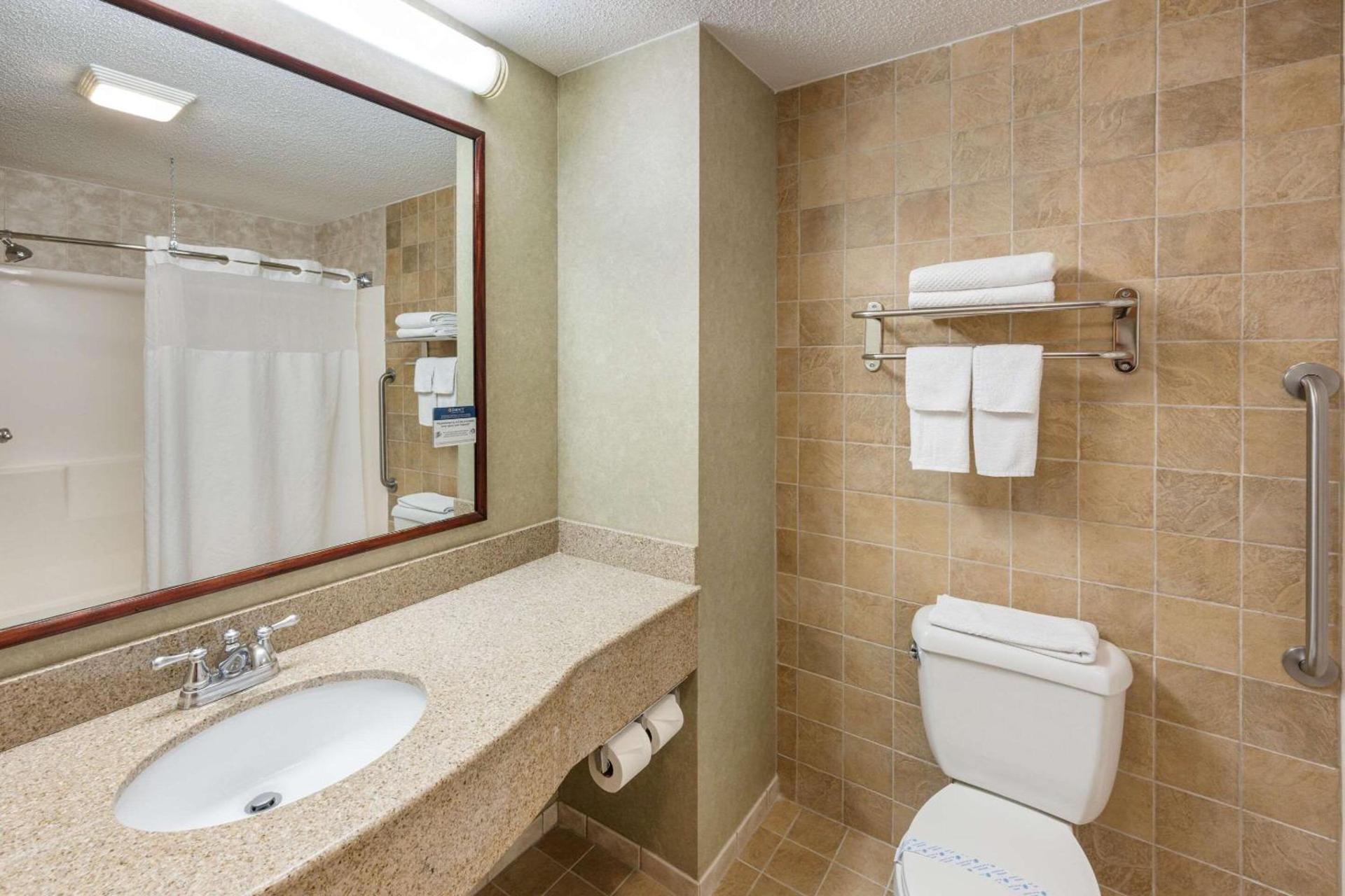Quality Inn & Suites Fishkill South near I-84 photo 17