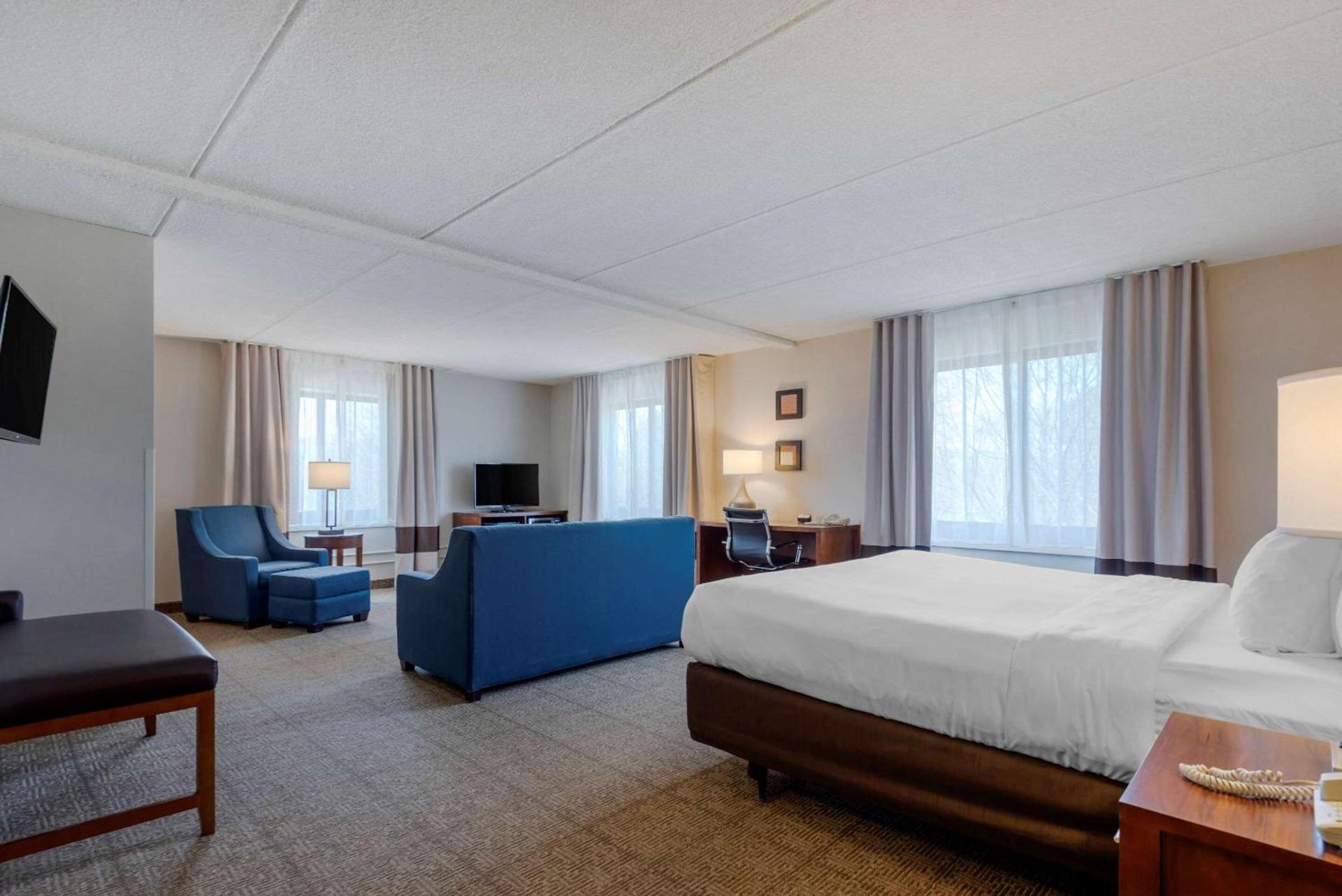 Comfort Inn The Pointe photo 25