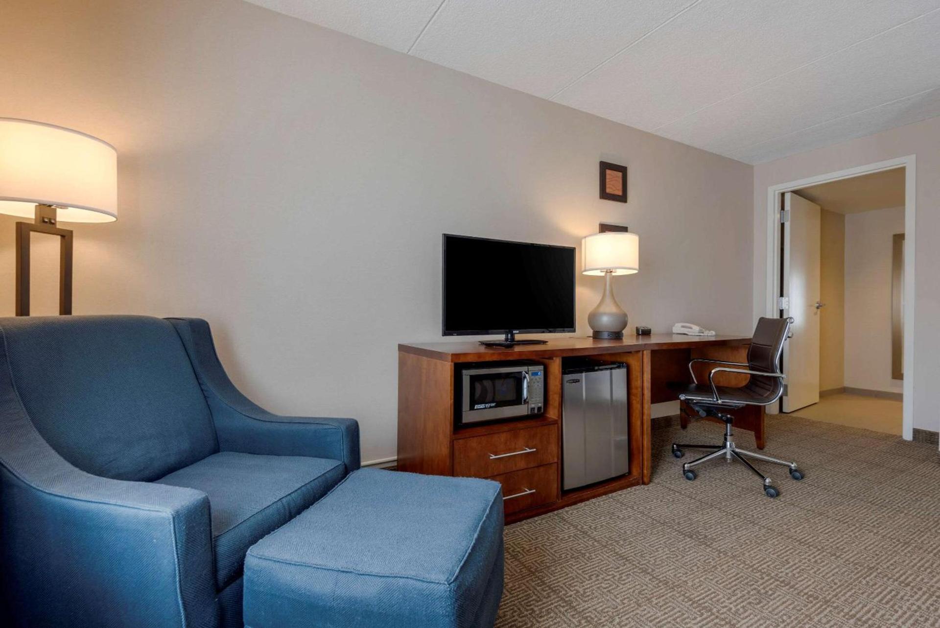 Comfort Inn The Pointe photo 32