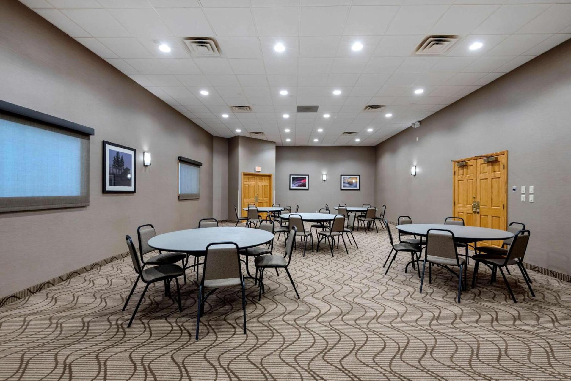 Comfort Inn The Pointe photo 38