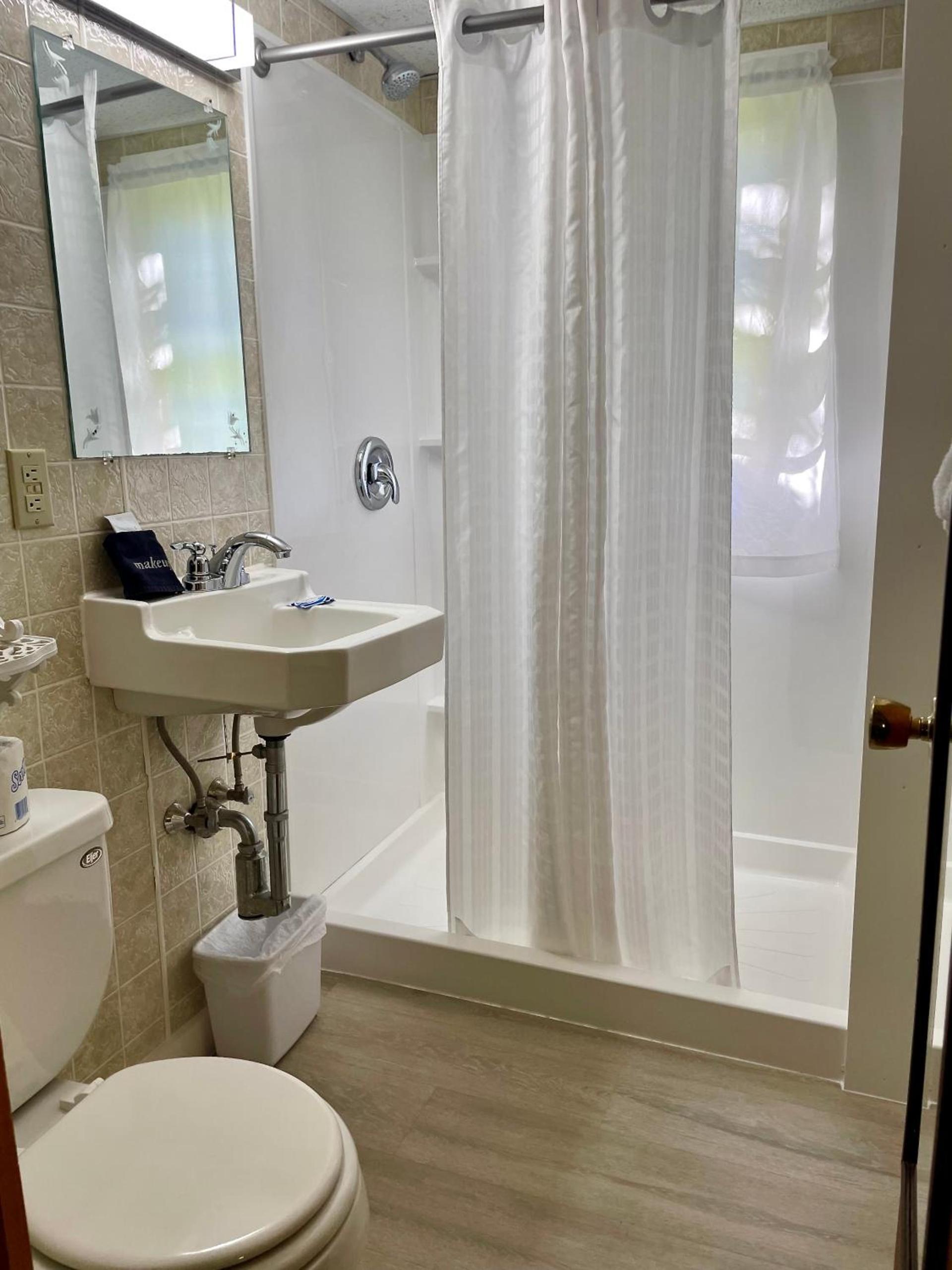 Kennebunkport Motor Lodge photo 28