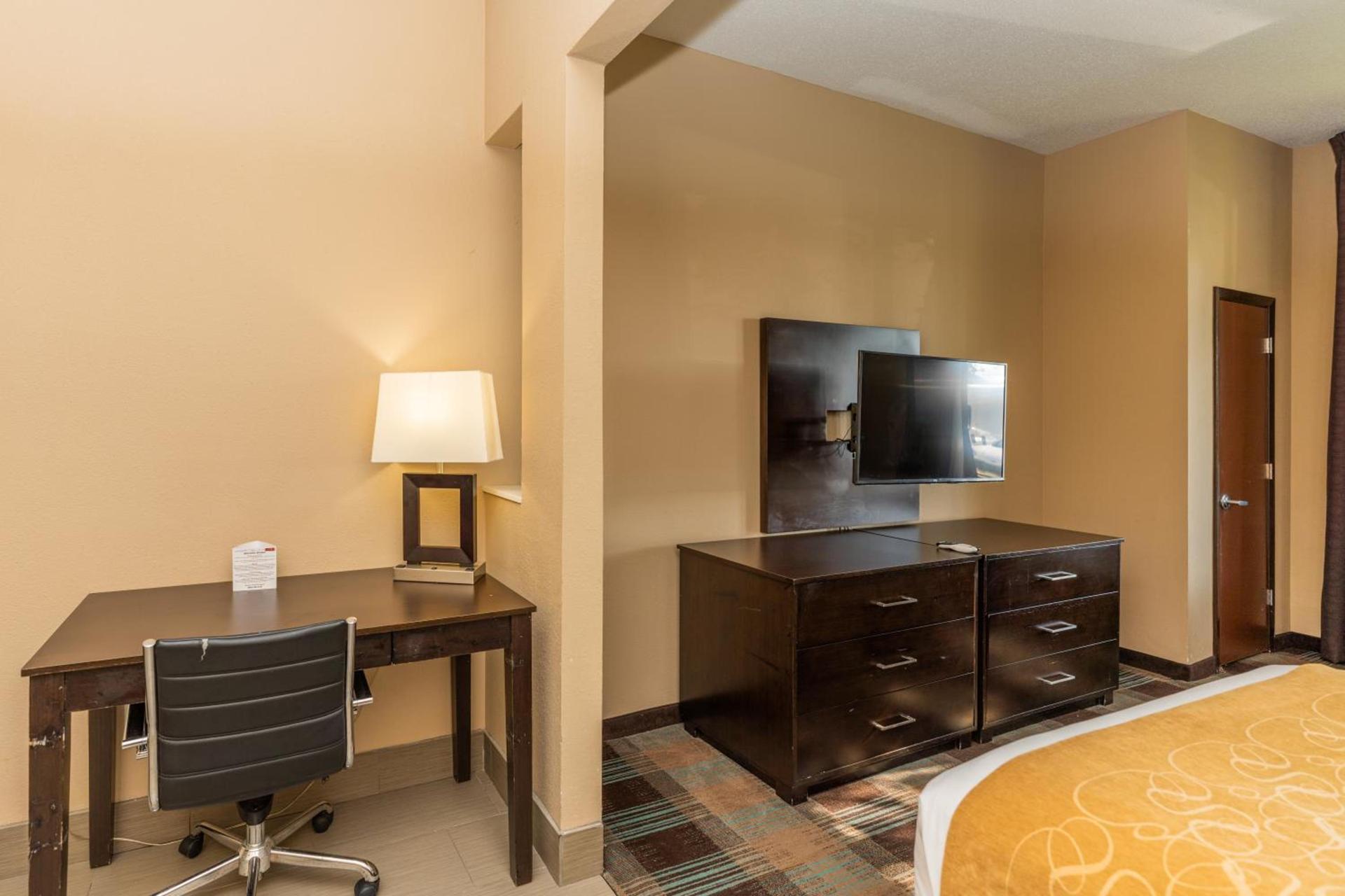 Comfort Suites Houston West at Clay Road photo 59