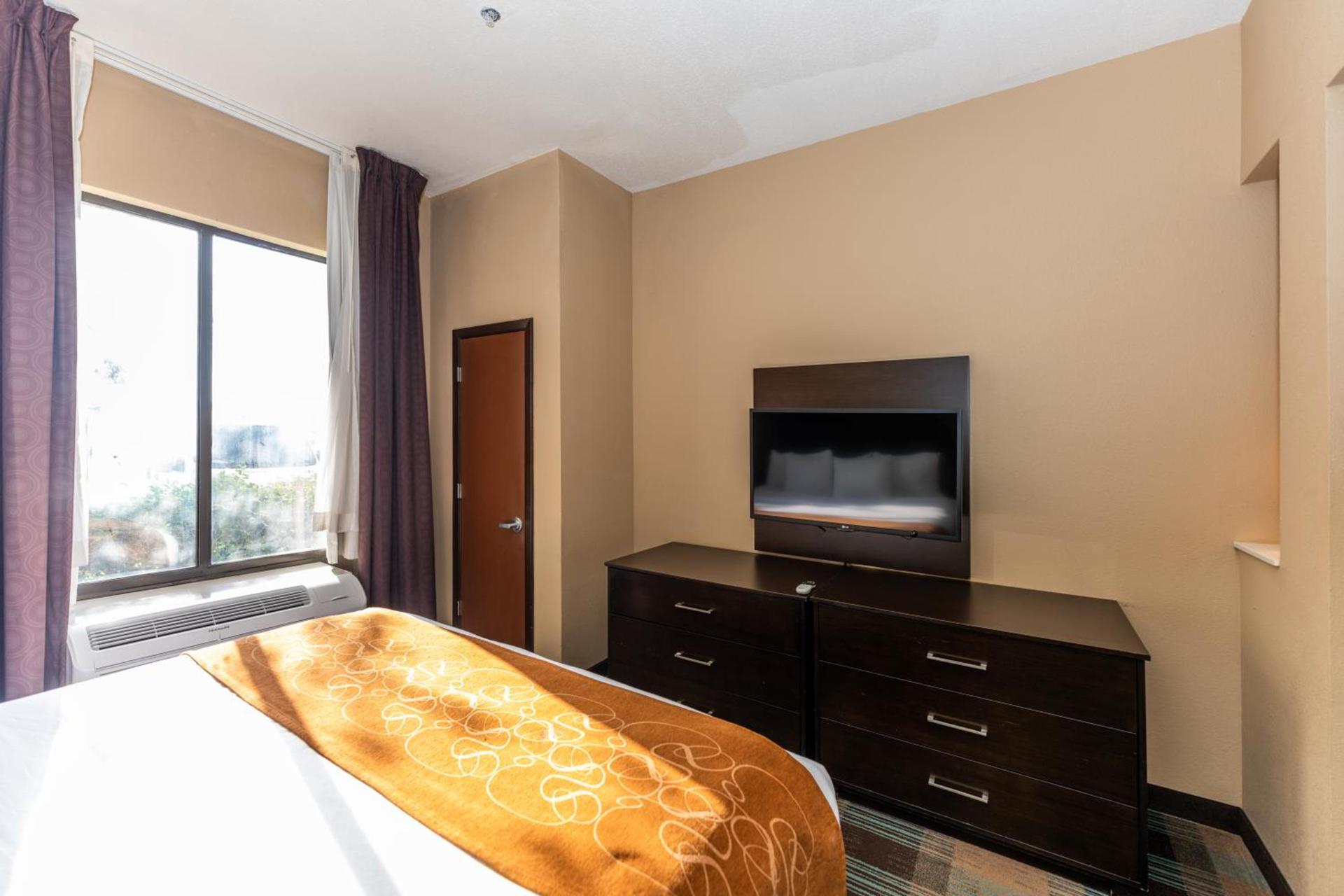 Comfort Suites Houston West at Clay Road photo 67