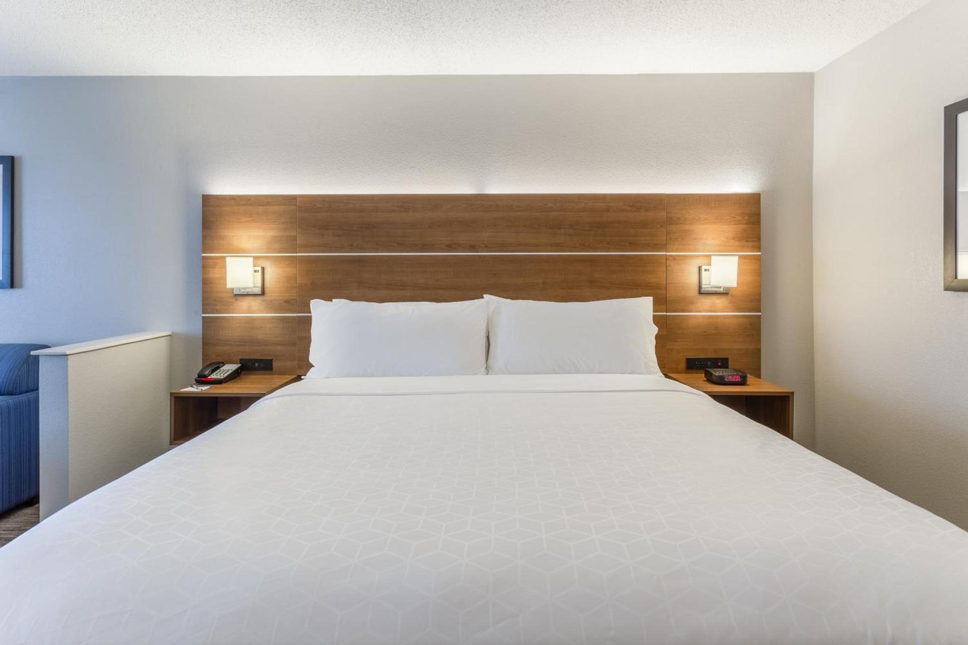 Holiday Inn Express & Suites O'Fallon-Shiloh by IHG photo 13
