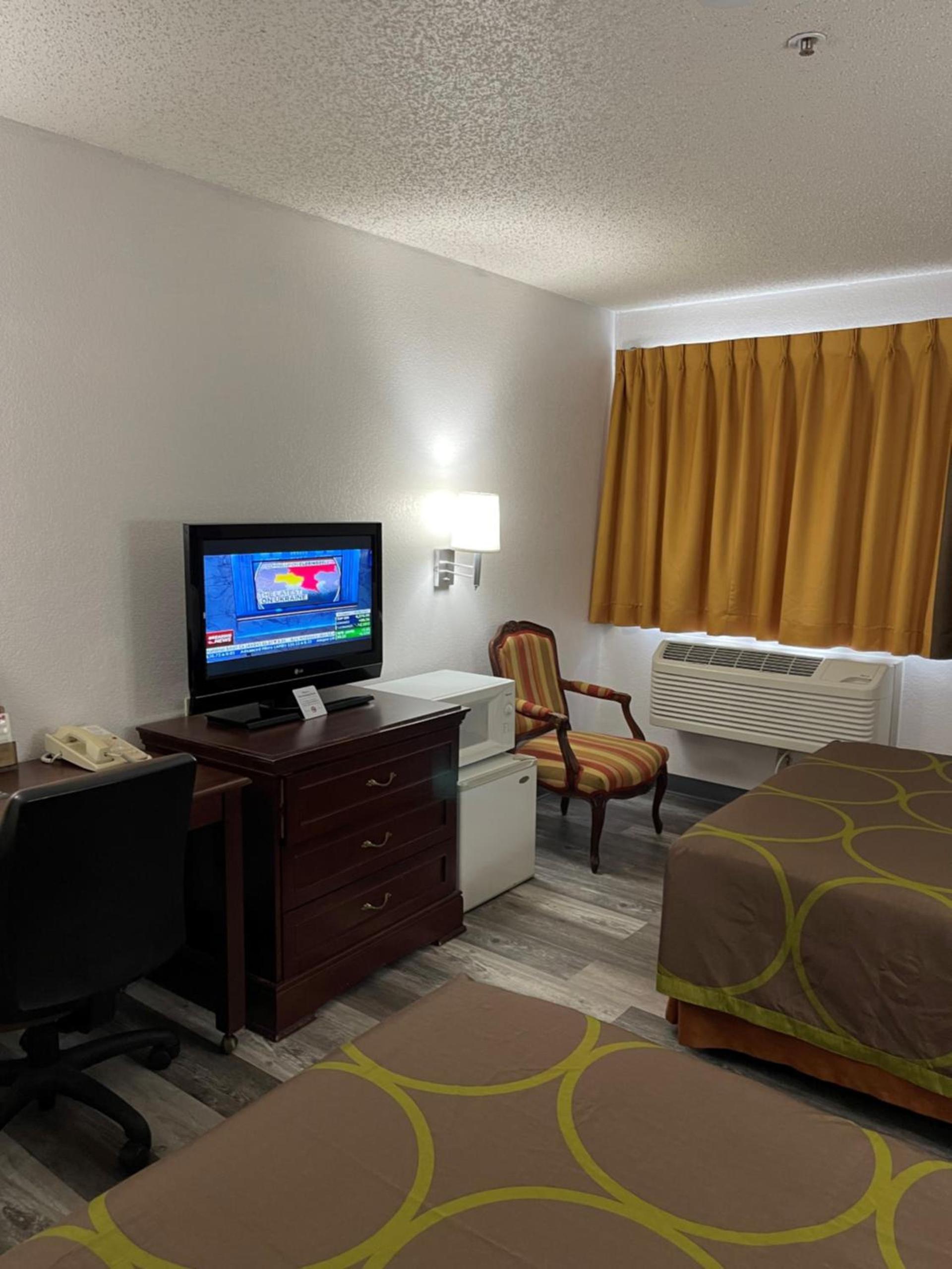 Super 8 by Wyndham Trinidad photo 4