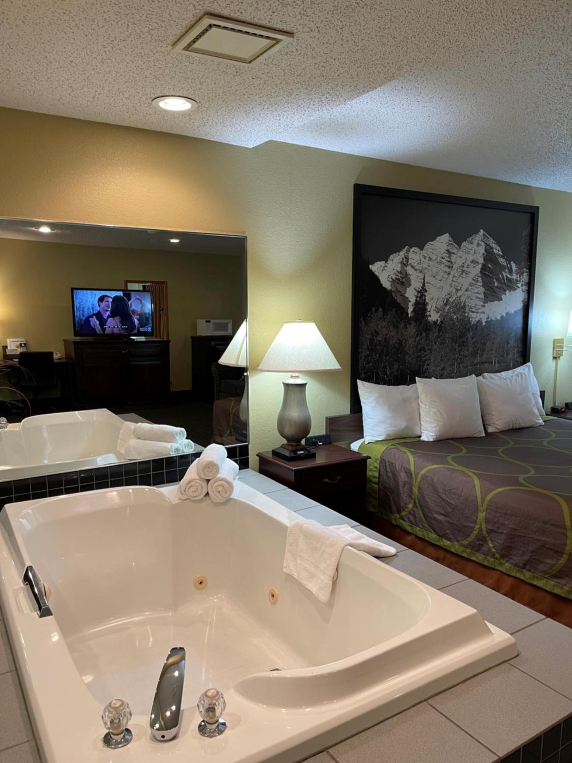 Super 8 by Wyndham Trinidad photo 7