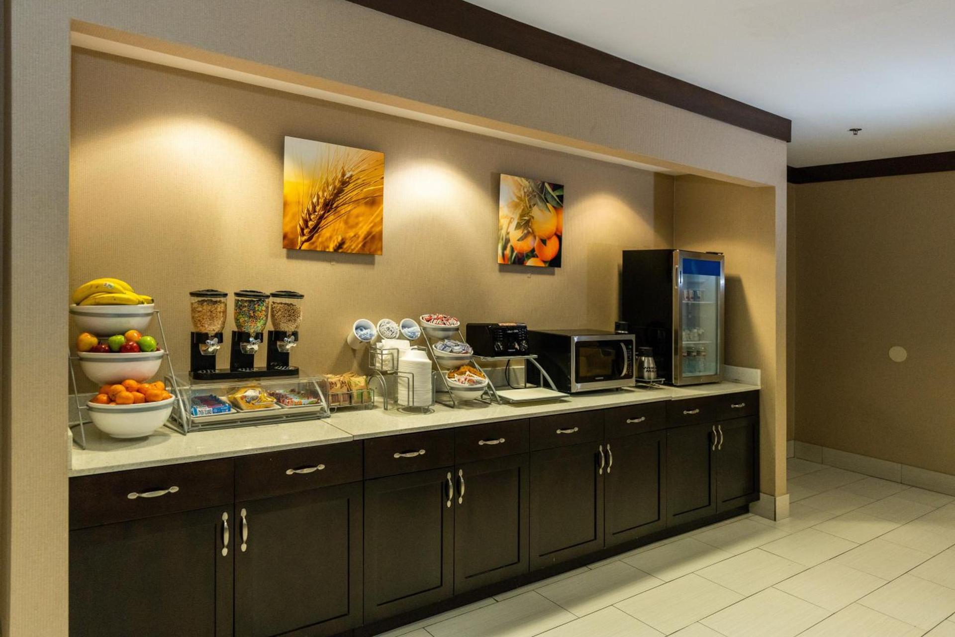 Comfort Suites Houston West at Clay Road photo 86