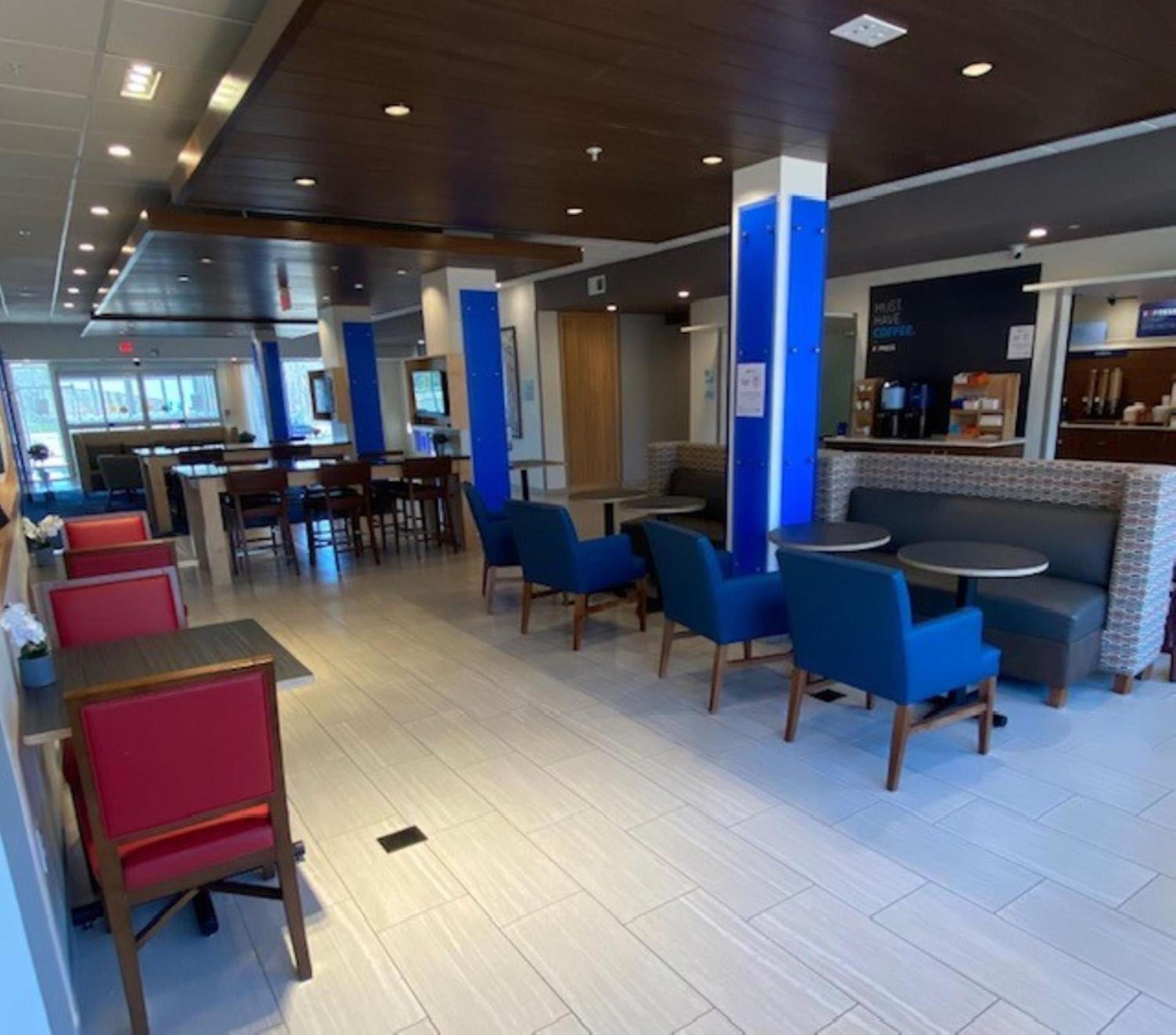 Holiday Inn Express & Suites Warrensburg North by IHG photo 29