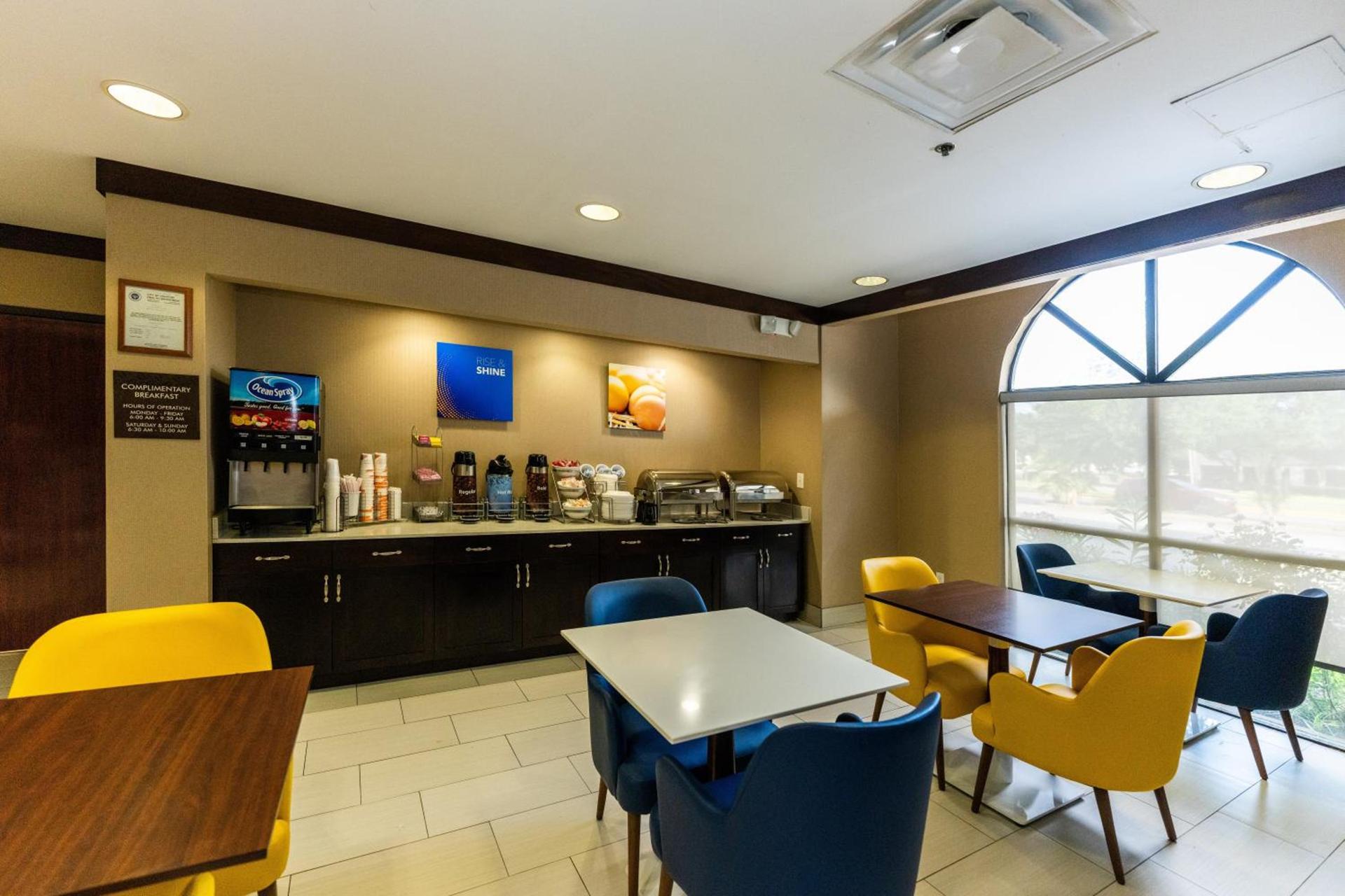 Comfort Suites Houston West at Clay Road photo 89