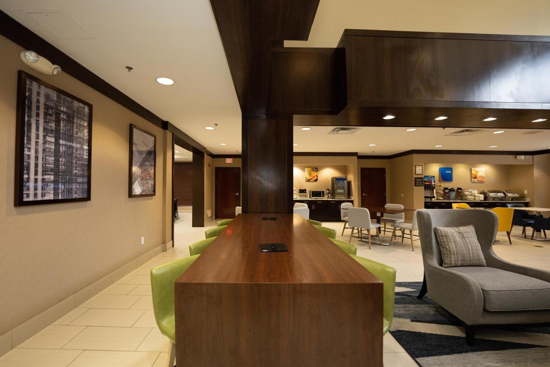 Comfort Suites Houston West at Clay Road photo 93