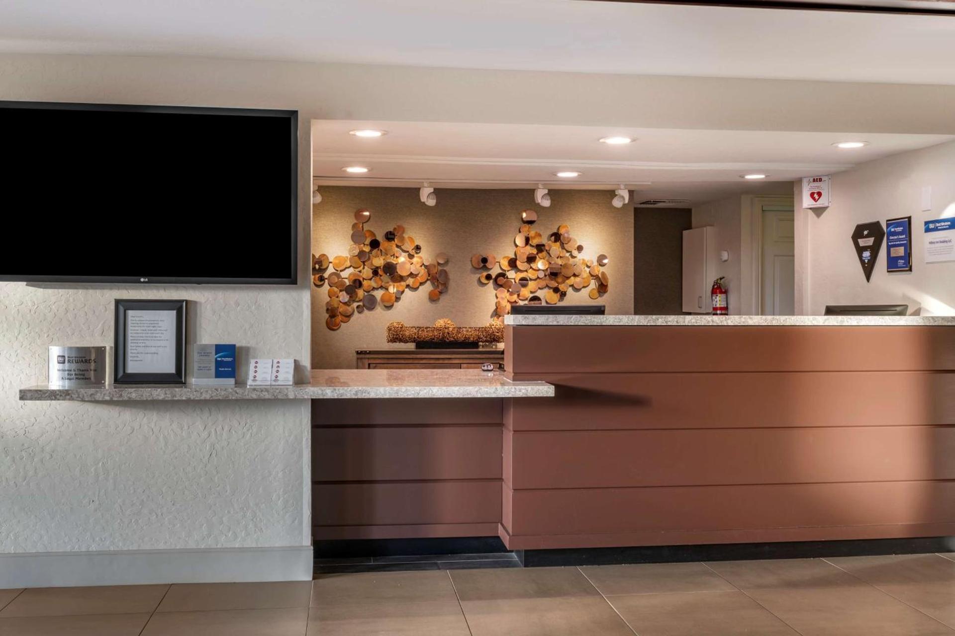 Best Western Plus Hilltop Inn photo 4