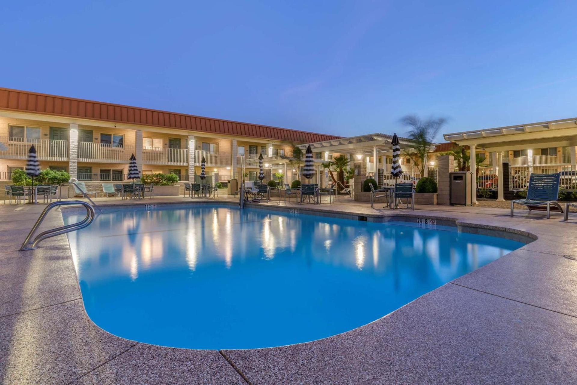 Best Western Plus Hilltop Inn photo 2