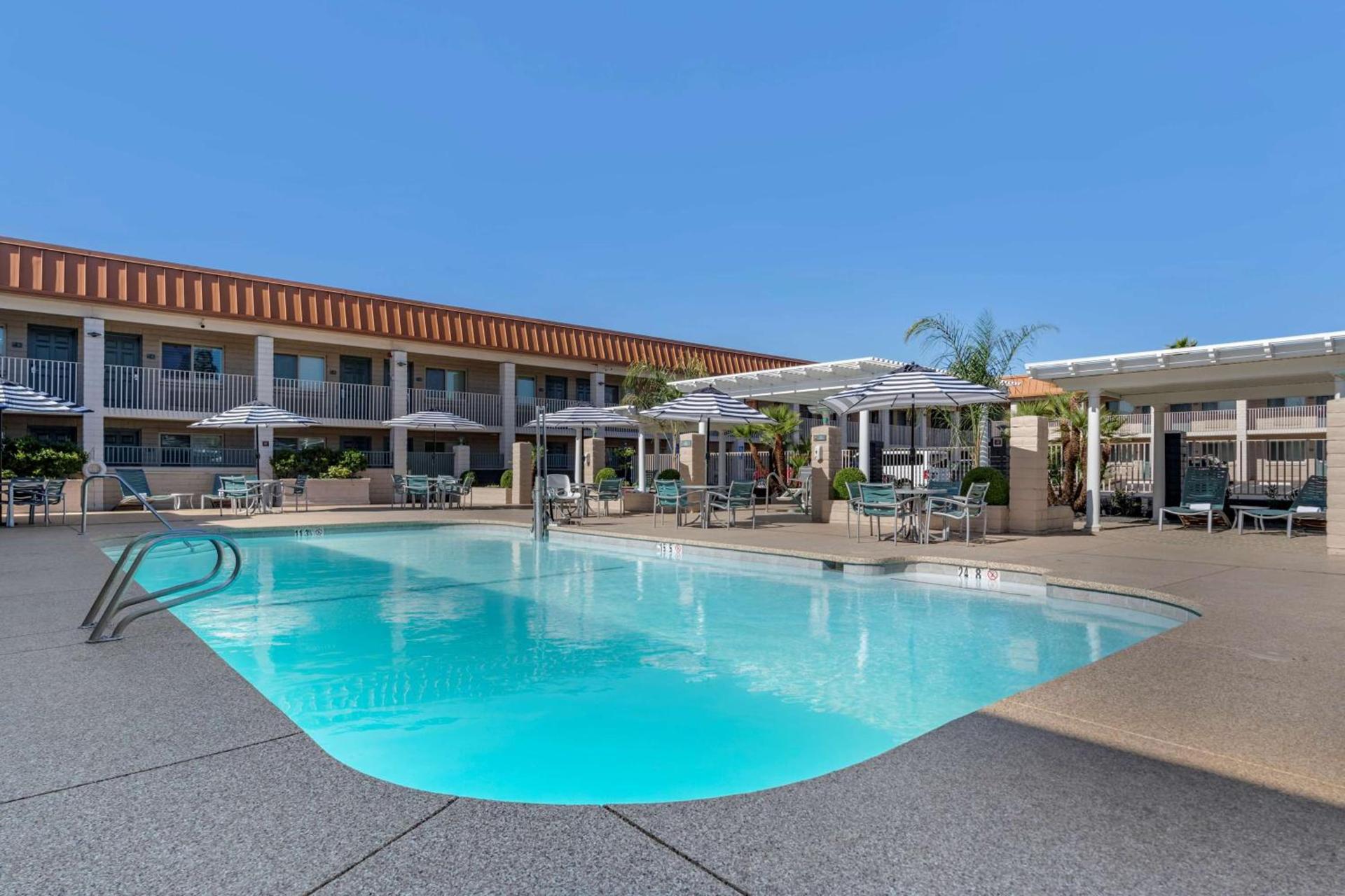 Best Western Plus Hilltop Inn photo 10