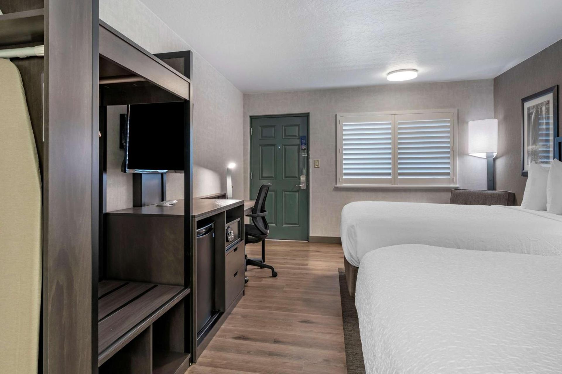 Best Western Plus Hilltop Inn photo 16