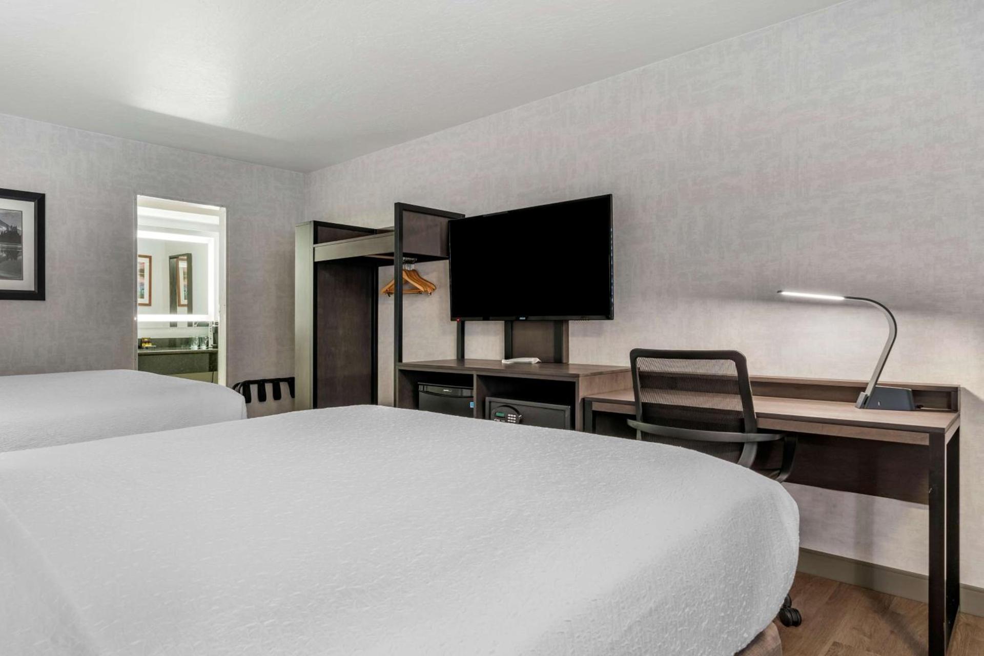 Best Western Plus Hilltop Inn photo 17