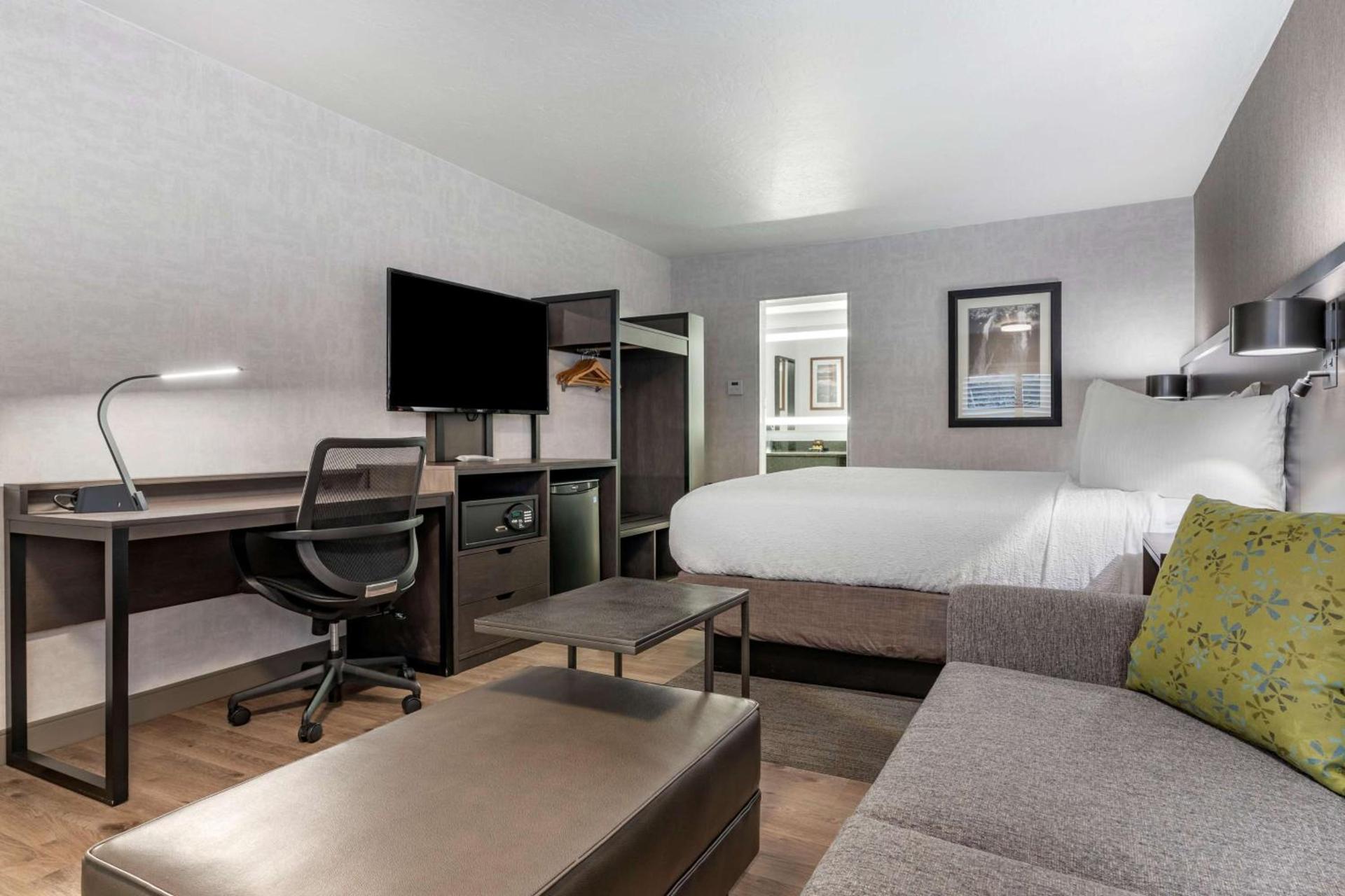 Best Western Plus Hilltop Inn photo 14