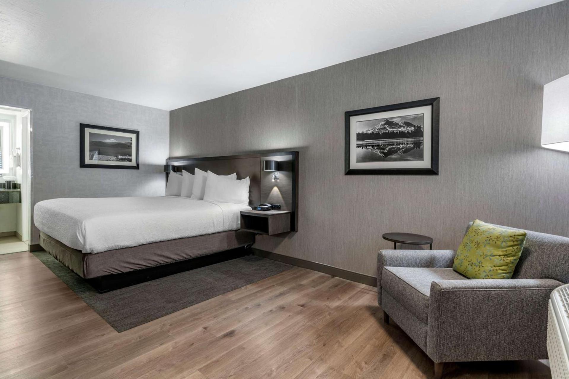 Best Western Plus Hilltop Inn photo 12