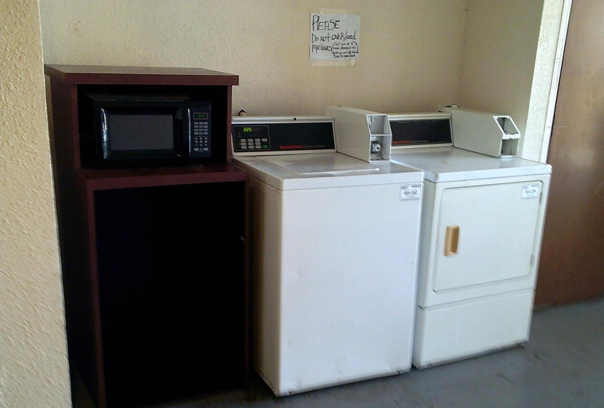 Metro Inn & Suites photo 4