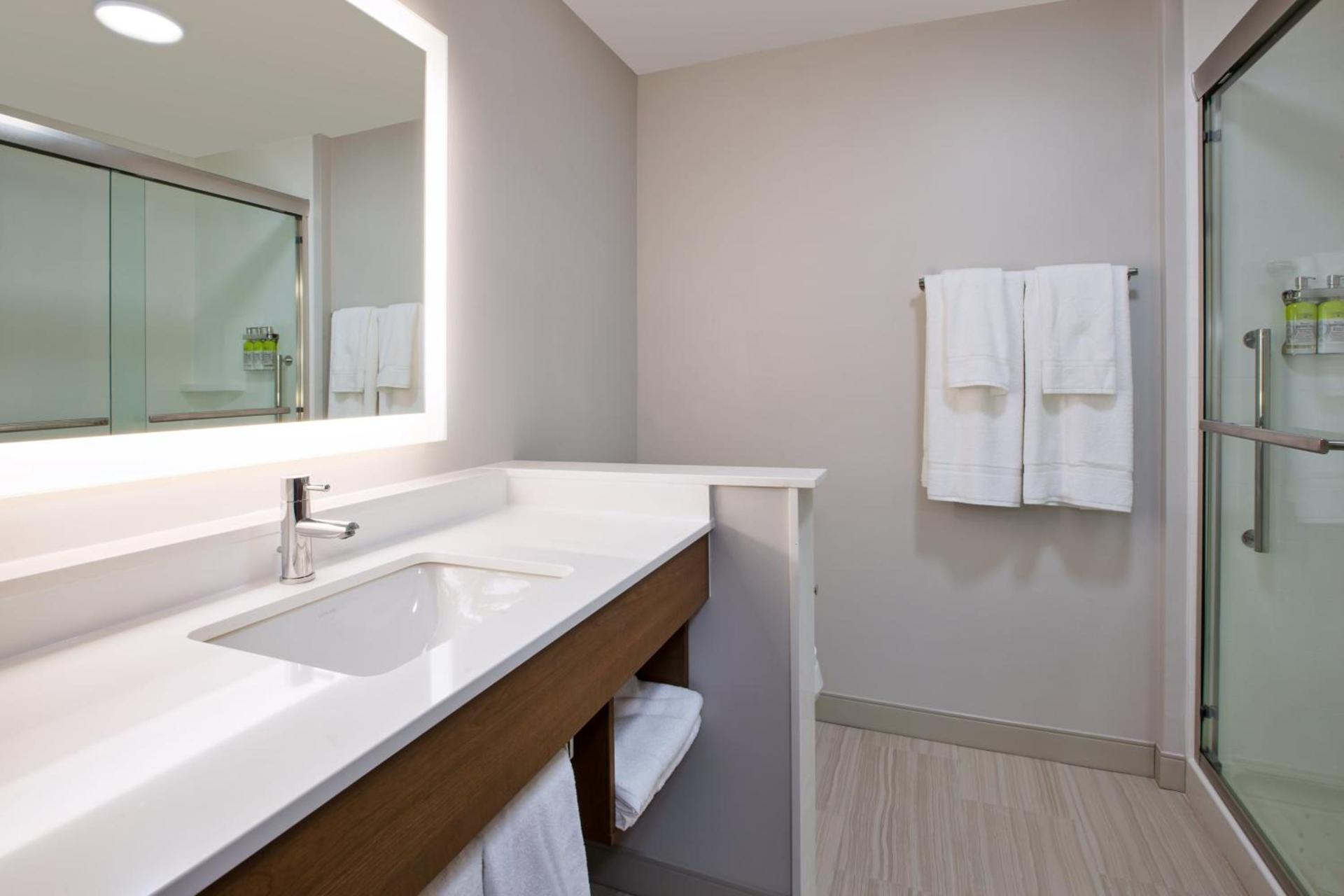 Holiday Inn Express & Suites Wooster by IHG photo 59