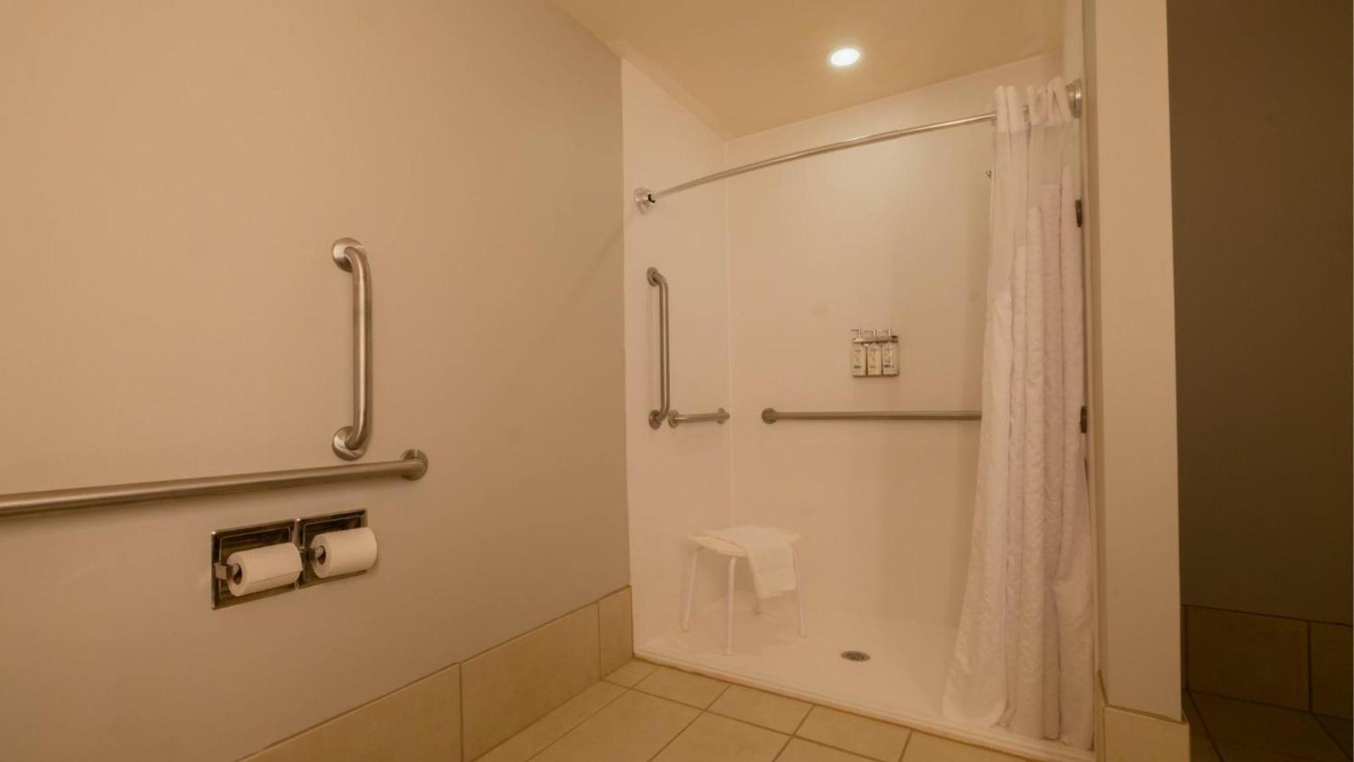 Holiday Inn Express Hotel & Suites Mankato East by IHG photo 42