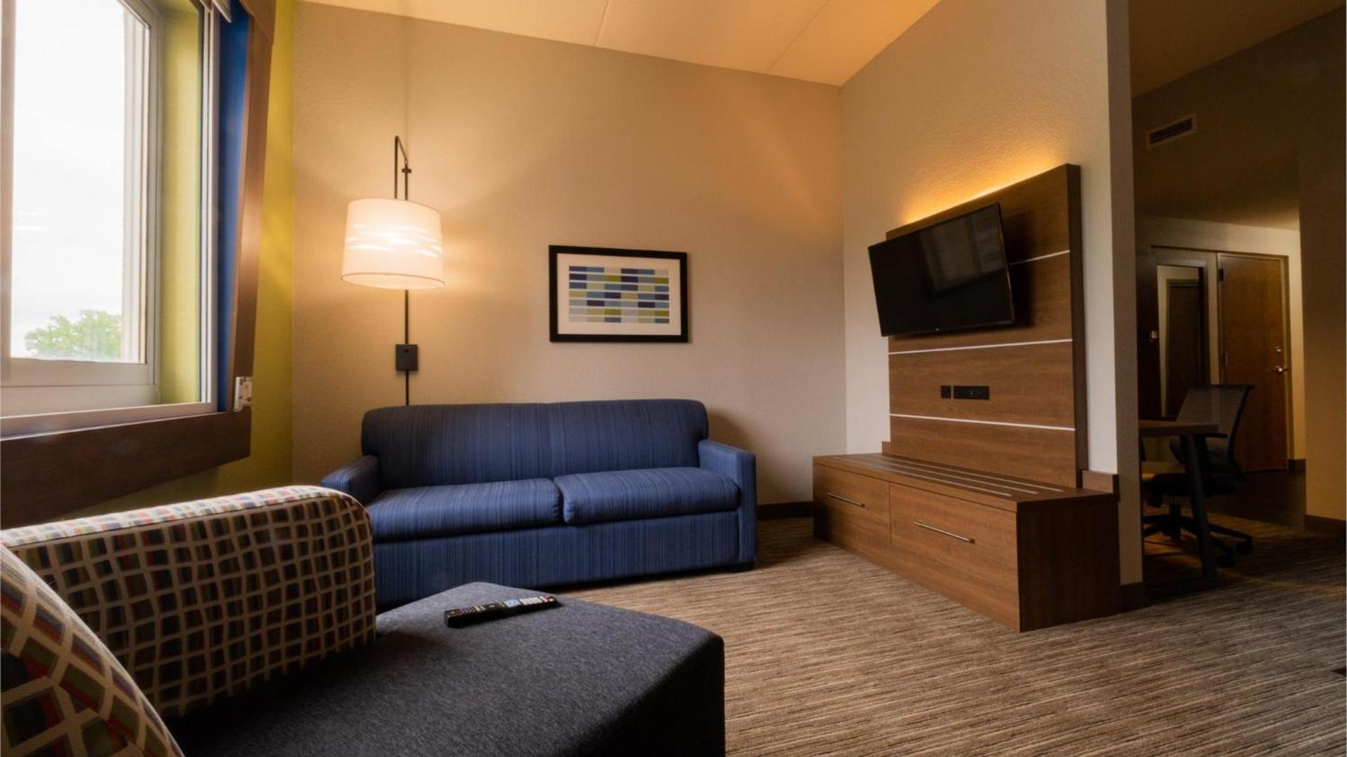 Holiday Inn Express Hotel & Suites Mankato East by IHG photo 43