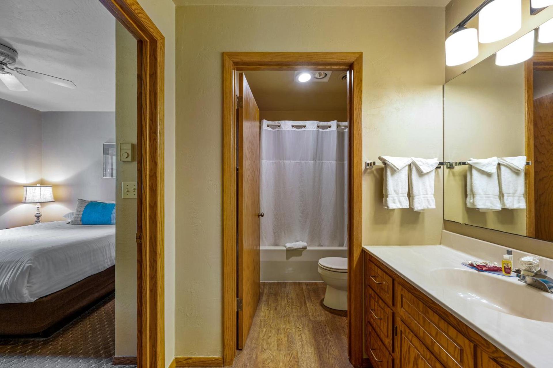 Somerset Inn & Suites photo 28