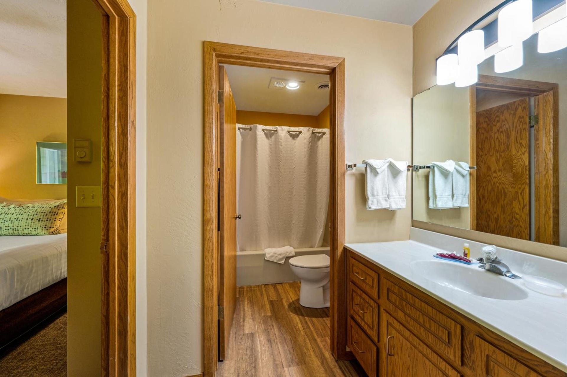 Somerset Inn & Suites photo 22