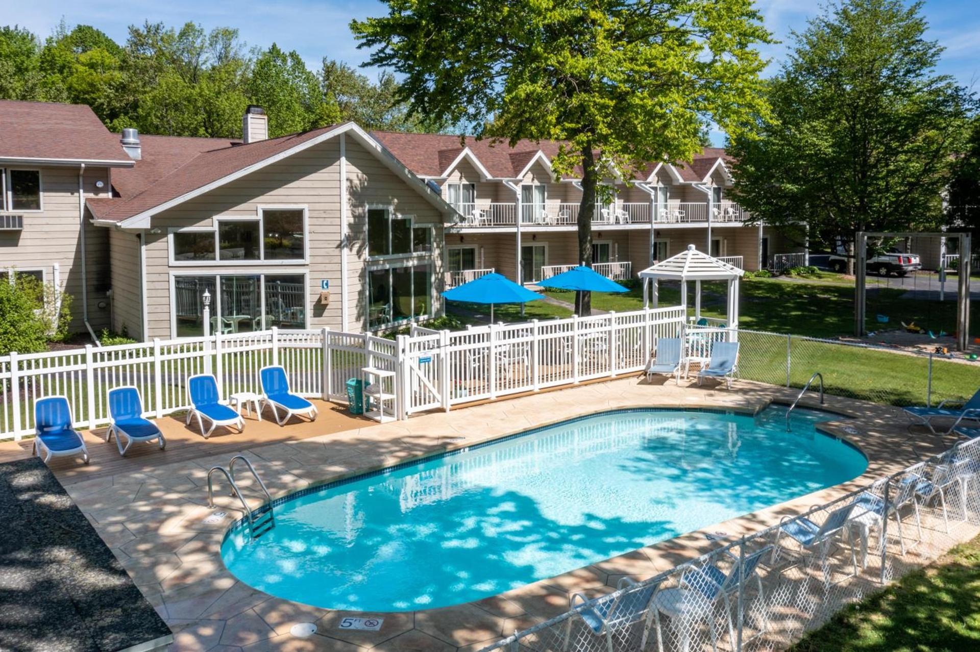 Somerset Inn & Suites photo 9