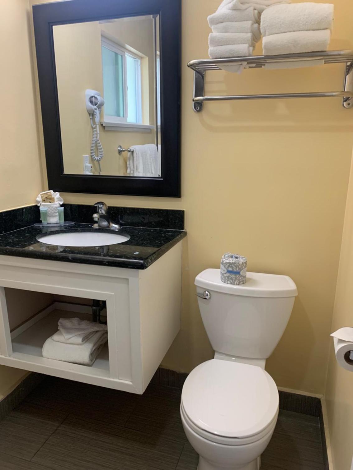 Oasis Inn and Suites photo 74