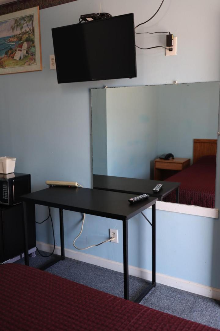 Economy Inn photo 6