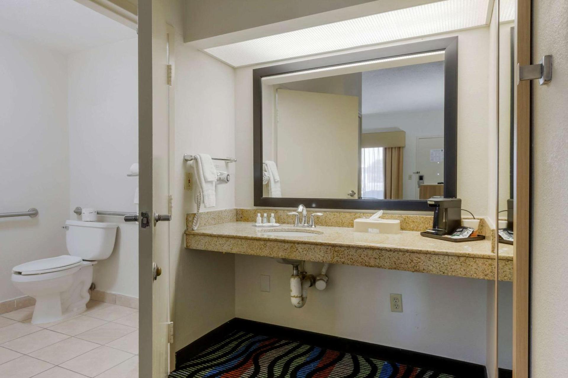 Quality Inn Walterboro I-95 photo 7