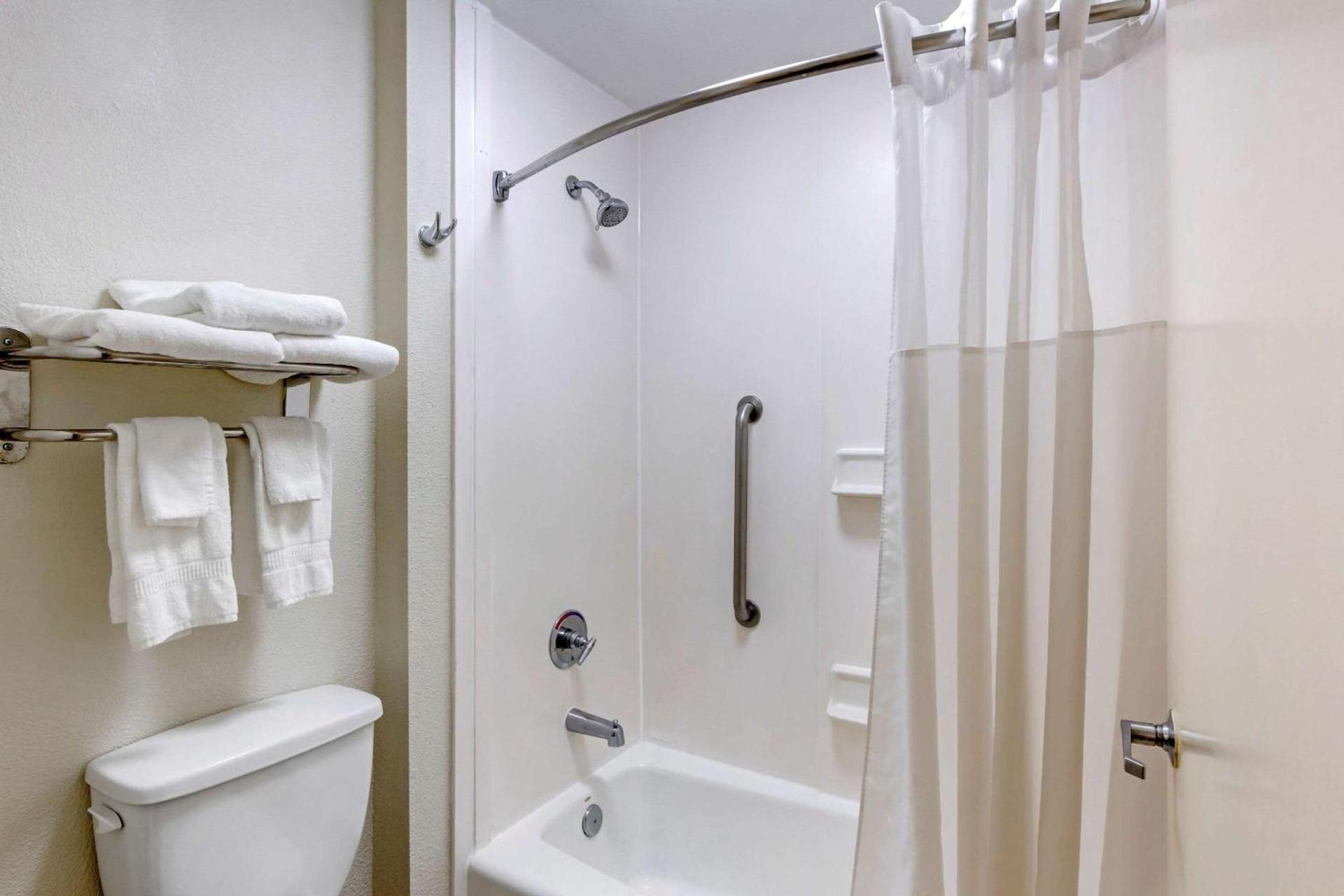 Quality Inn Walterboro I-95 photo 14