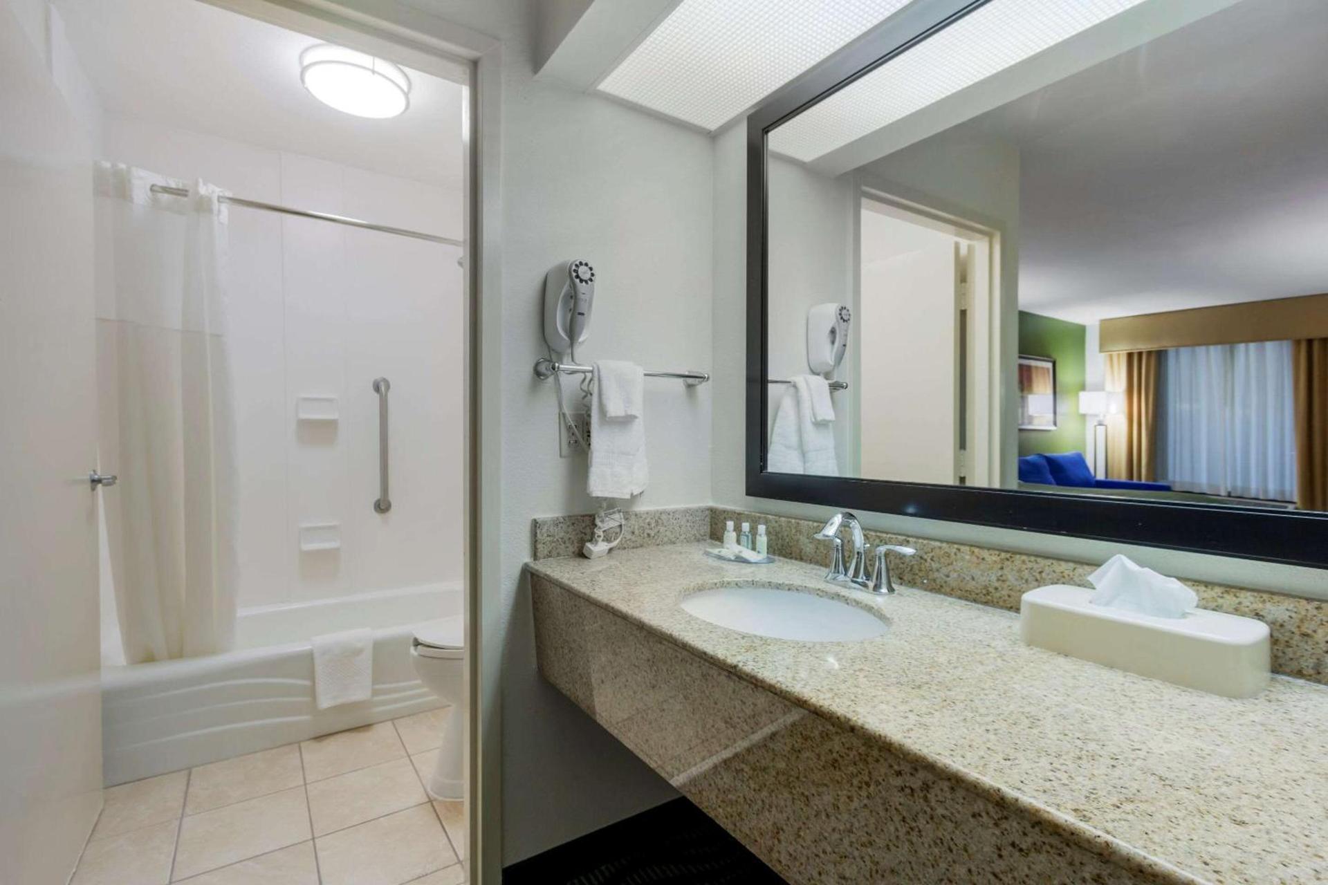 Quality Inn Walterboro I-95 photo 15
