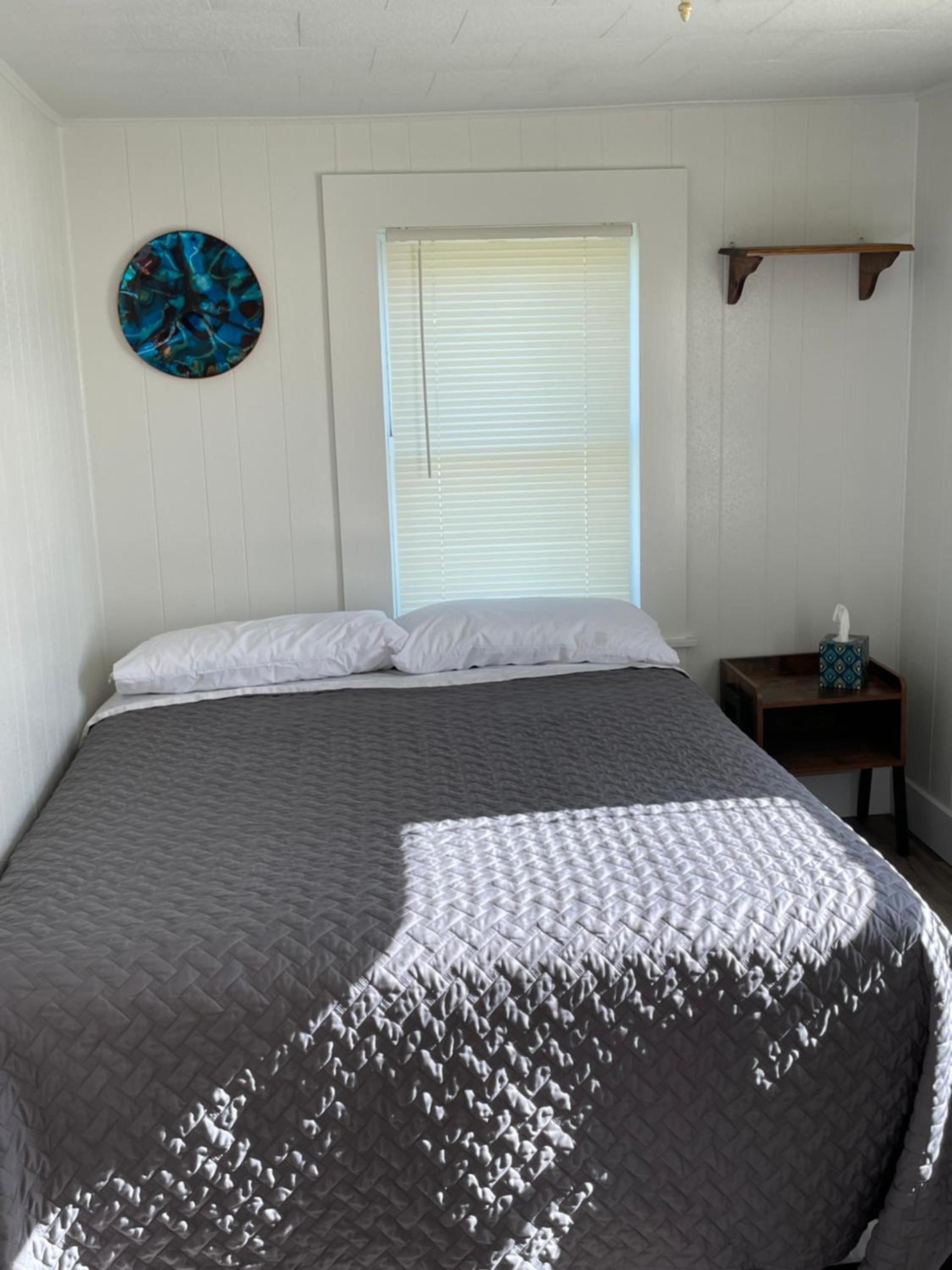 East Side Motel & Cabins photo 33