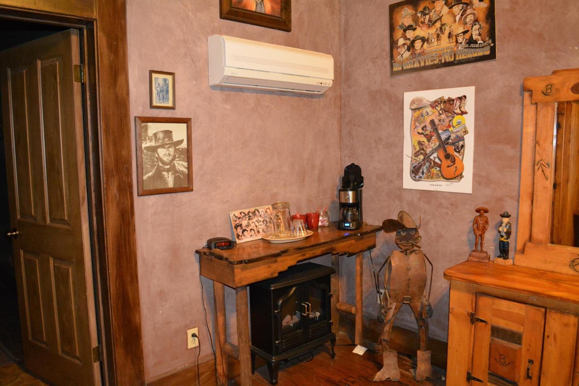 Bisbee Grand Hotel, Saloon, and Music Venue photo 56
