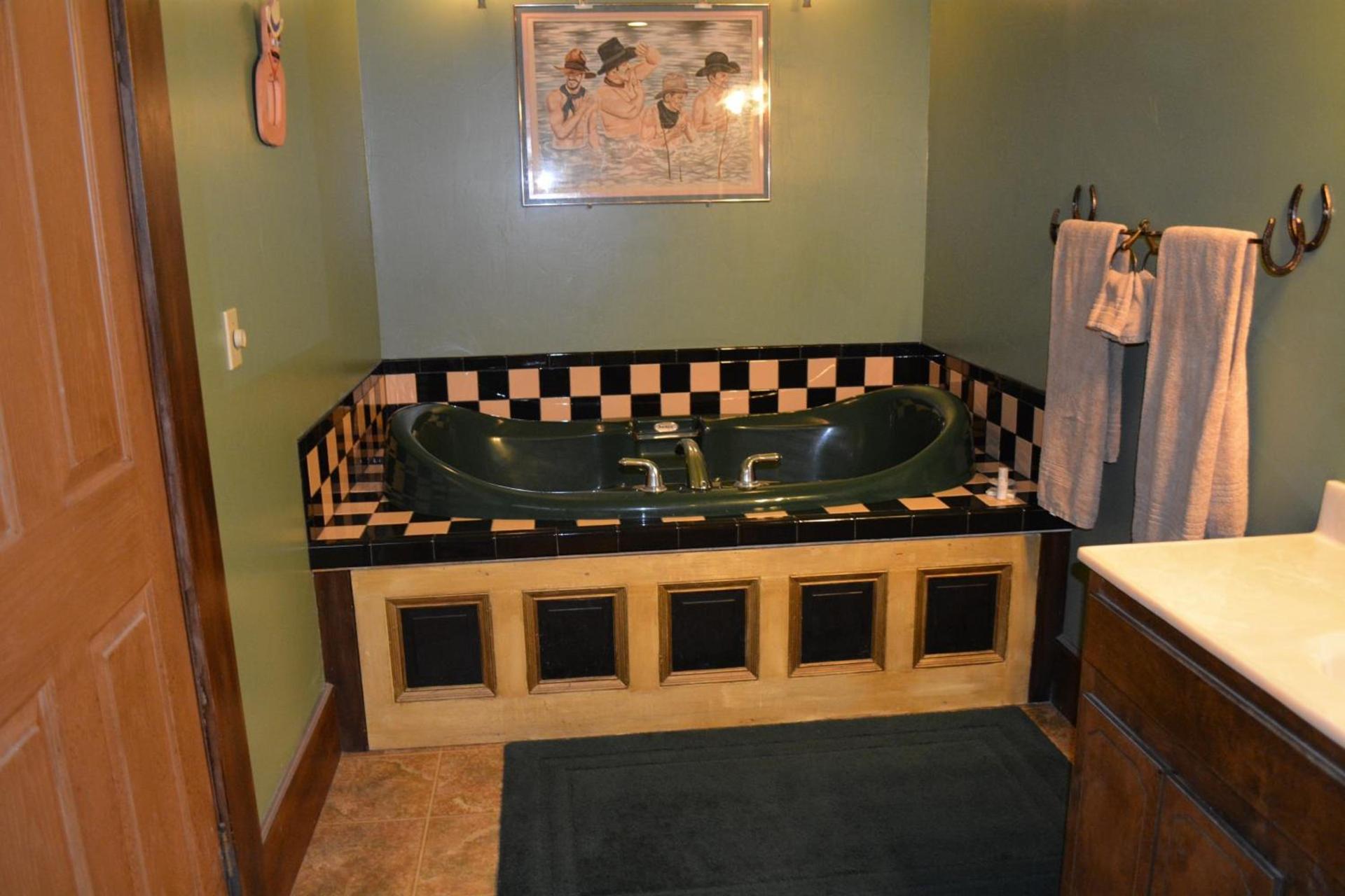 Bisbee Grand Hotel, Saloon, and Music Venue photo 60