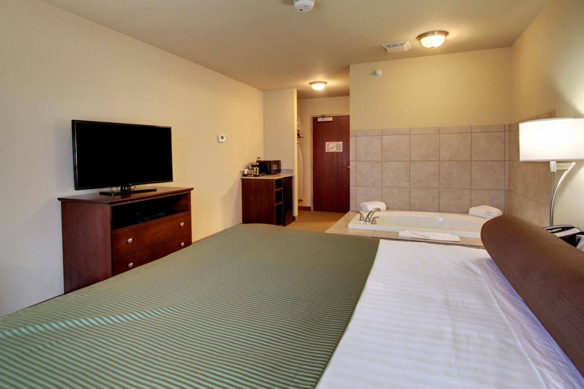 Cobblestone Inn & Suites - Linton photo 31