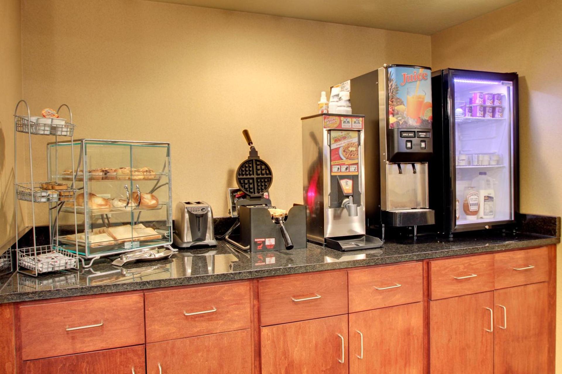 Cobblestone Hotel & Suites - Beulah photo 17