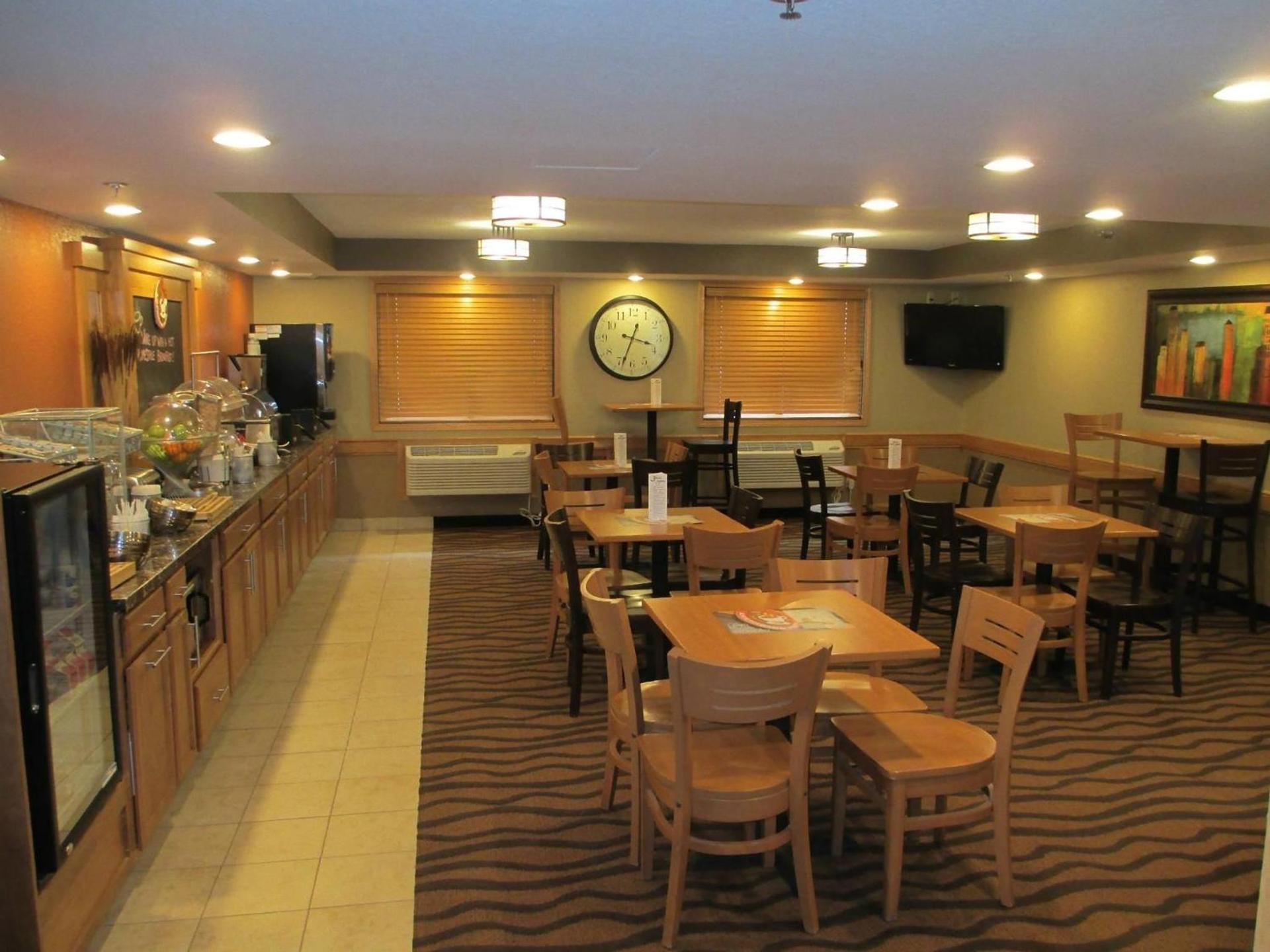 AmericInn by Wyndham Algona photo 10