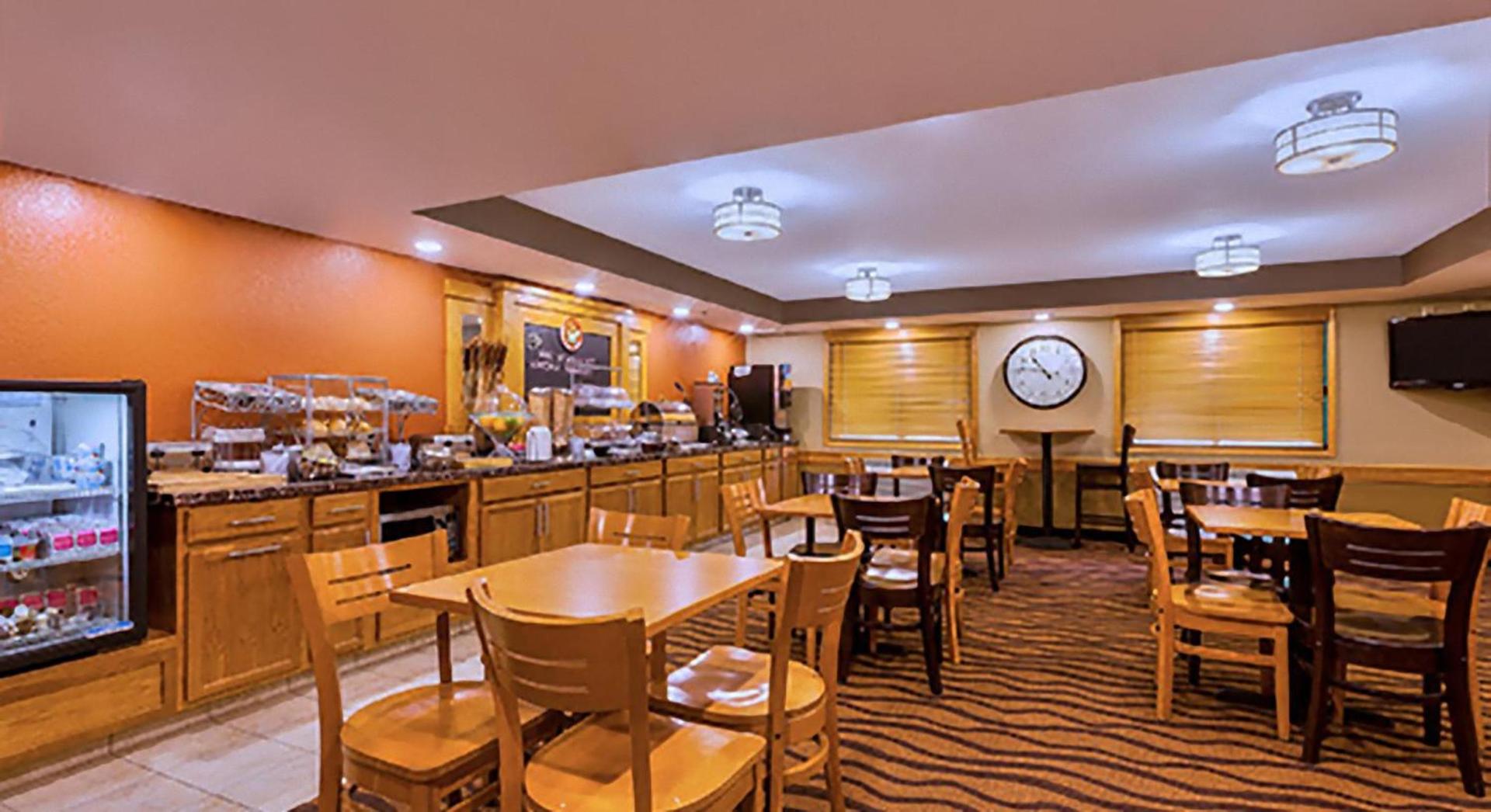 AmericInn by Wyndham Algona photo 11