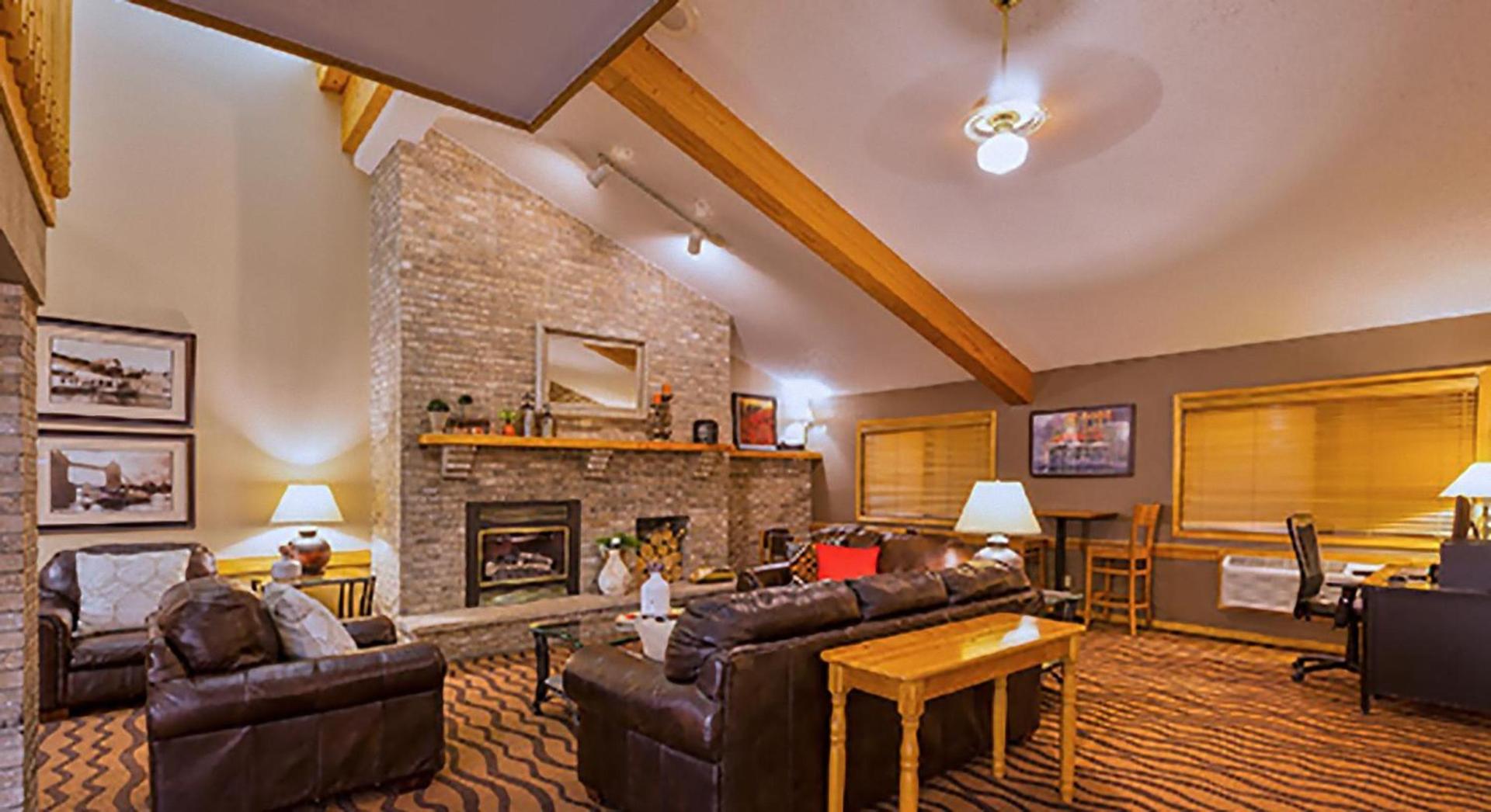 AmericInn by Wyndham Algona photo 12