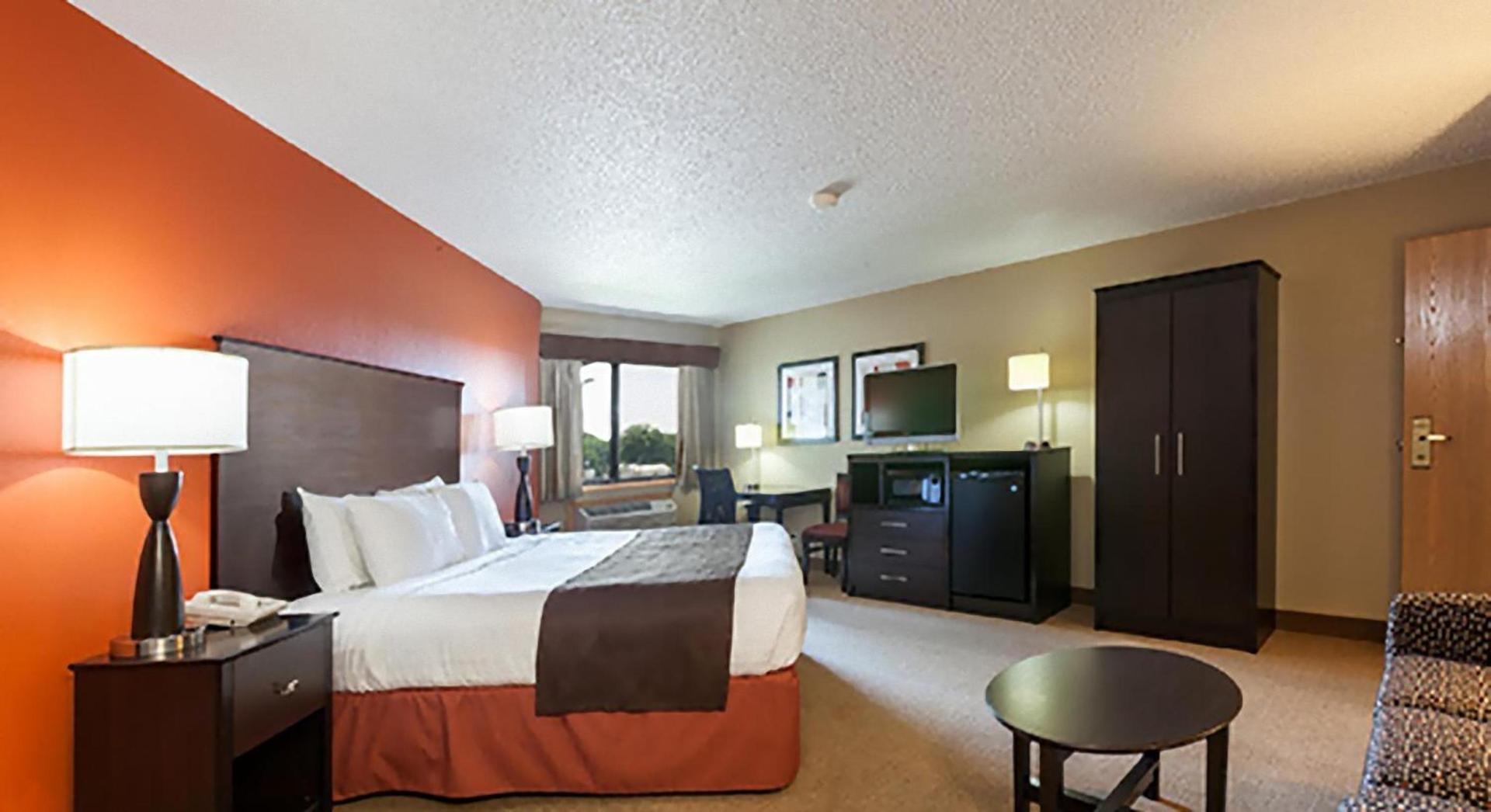 AmericInn by Wyndham Algona photo 8