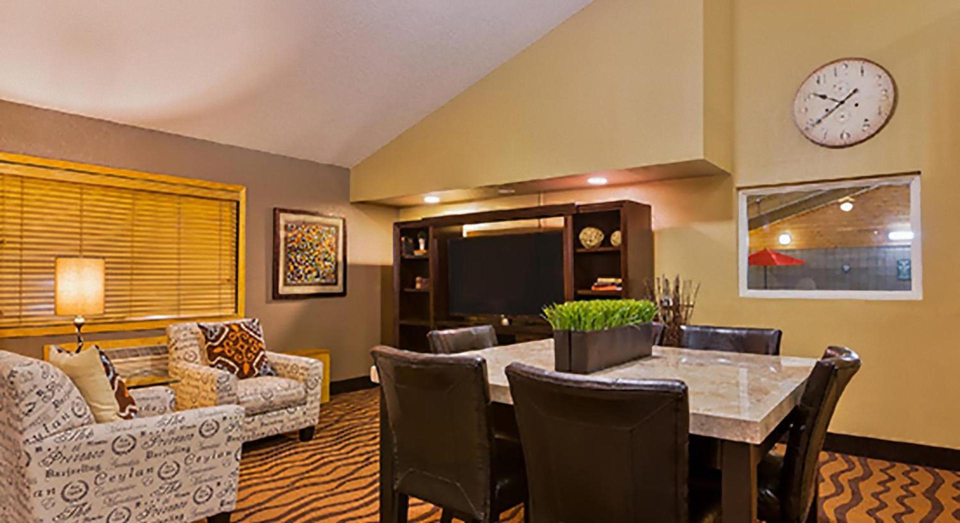 AmericInn by Wyndham Algona photo 13