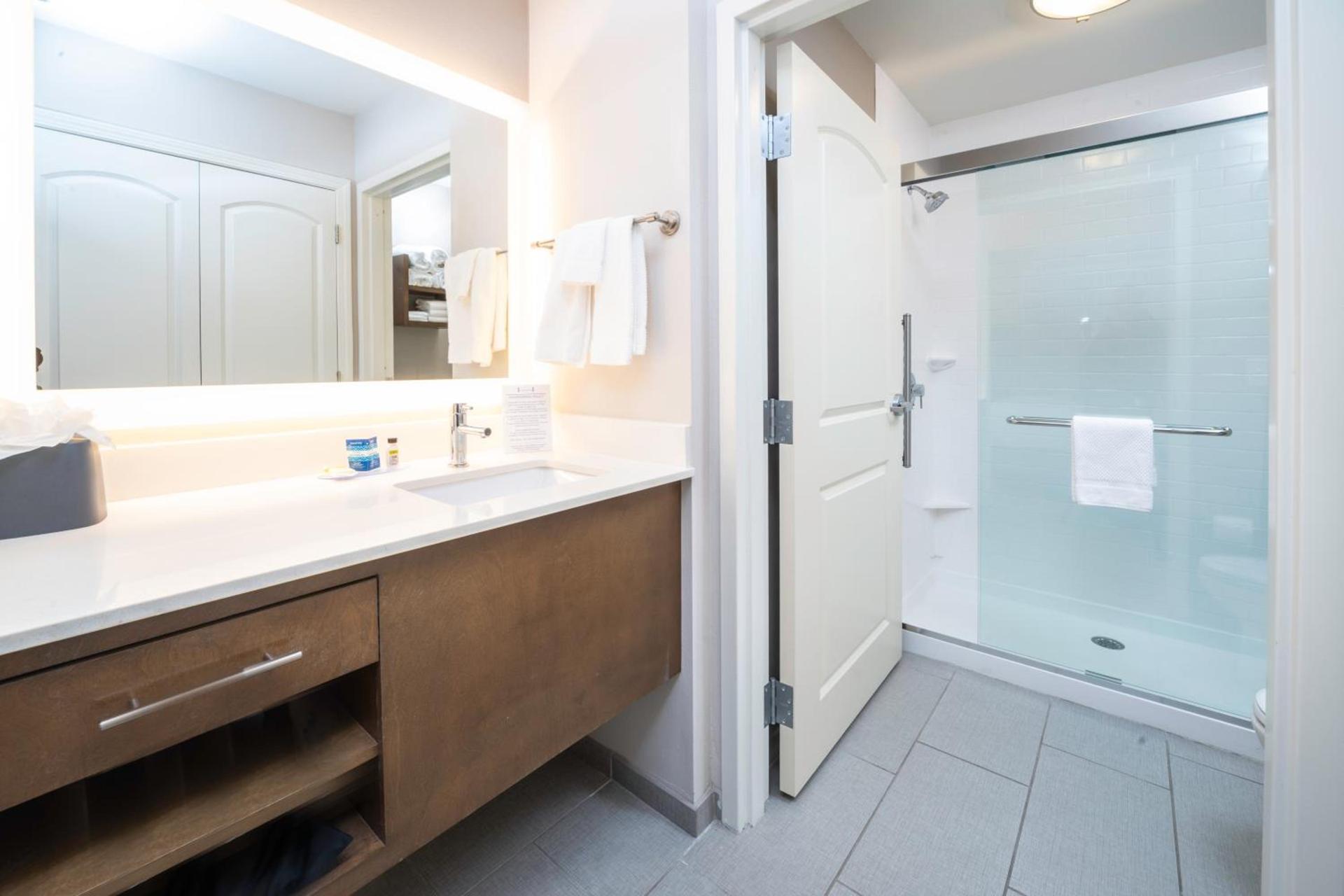 Staybridge Suites - Summerville by IHG photo 2