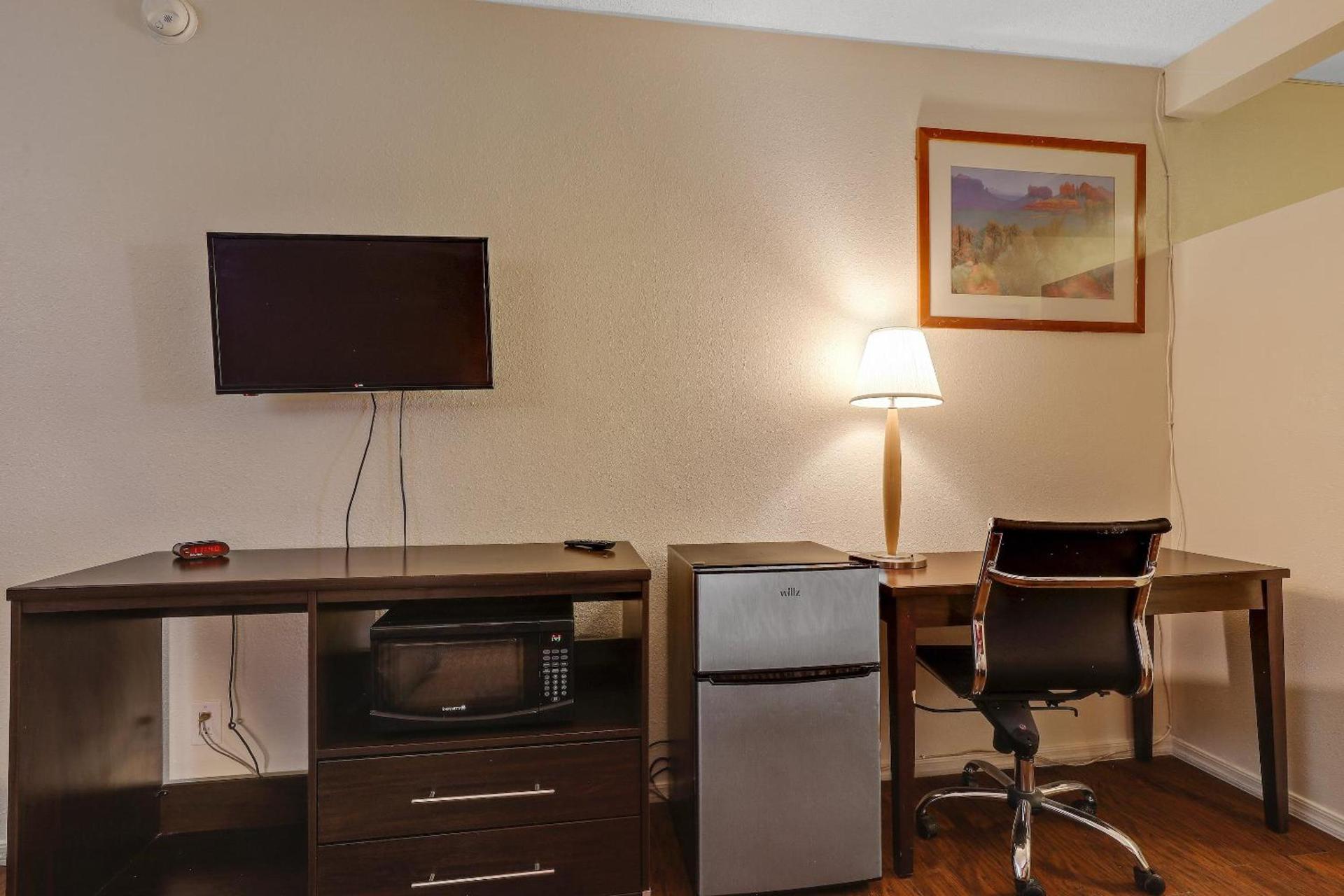 Red Roof Inn Needles photo 29
