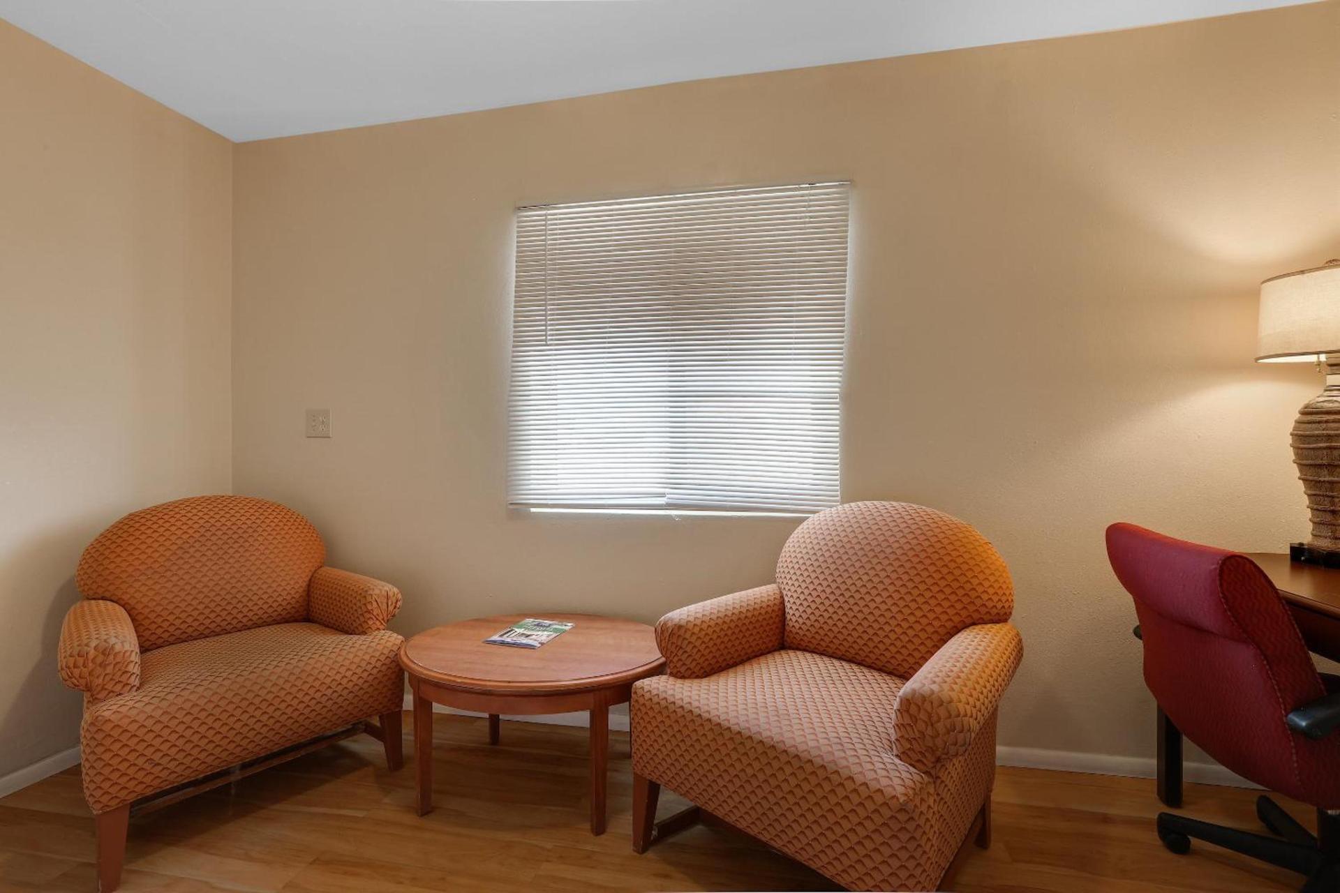 Red Roof Inn Needles photo 23