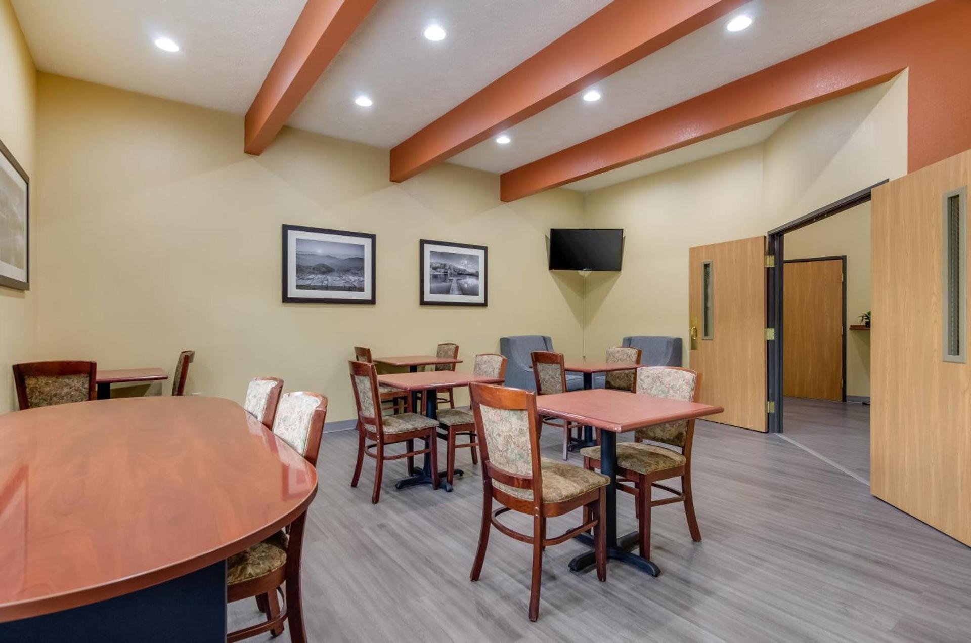 Americas Best Value Inn & Suites Independence VA photo 12