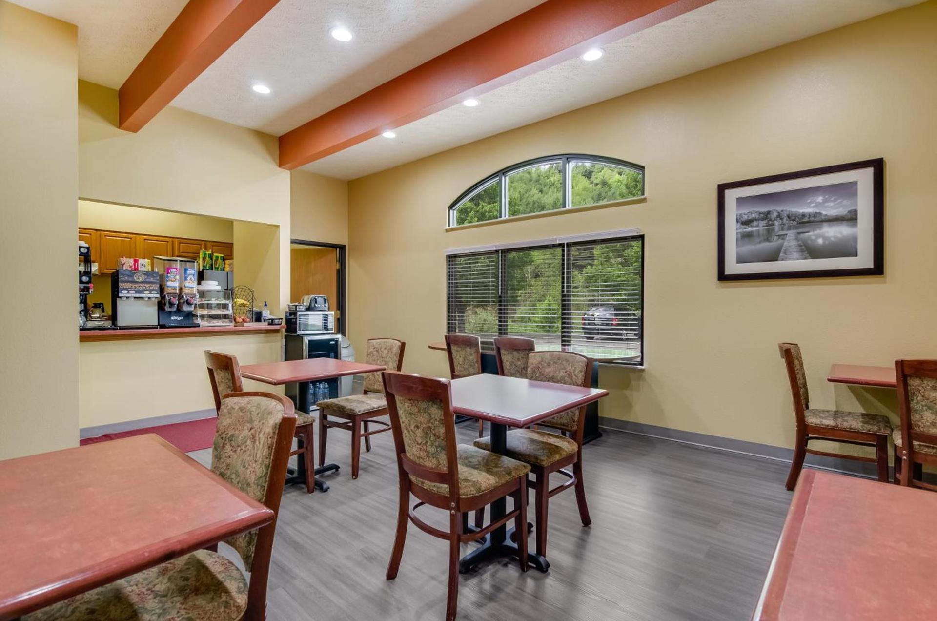 Americas Best Value Inn & Suites Independence VA photo 16