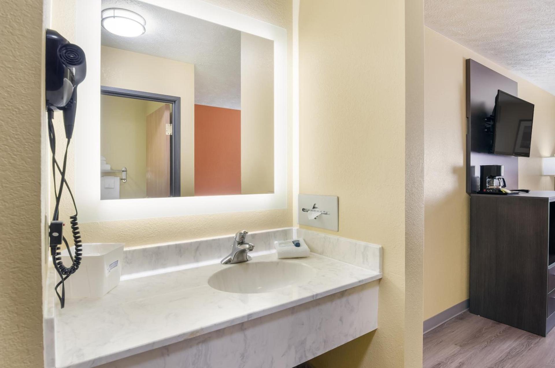Americas Best Value Inn & Suites Independence VA photo 26